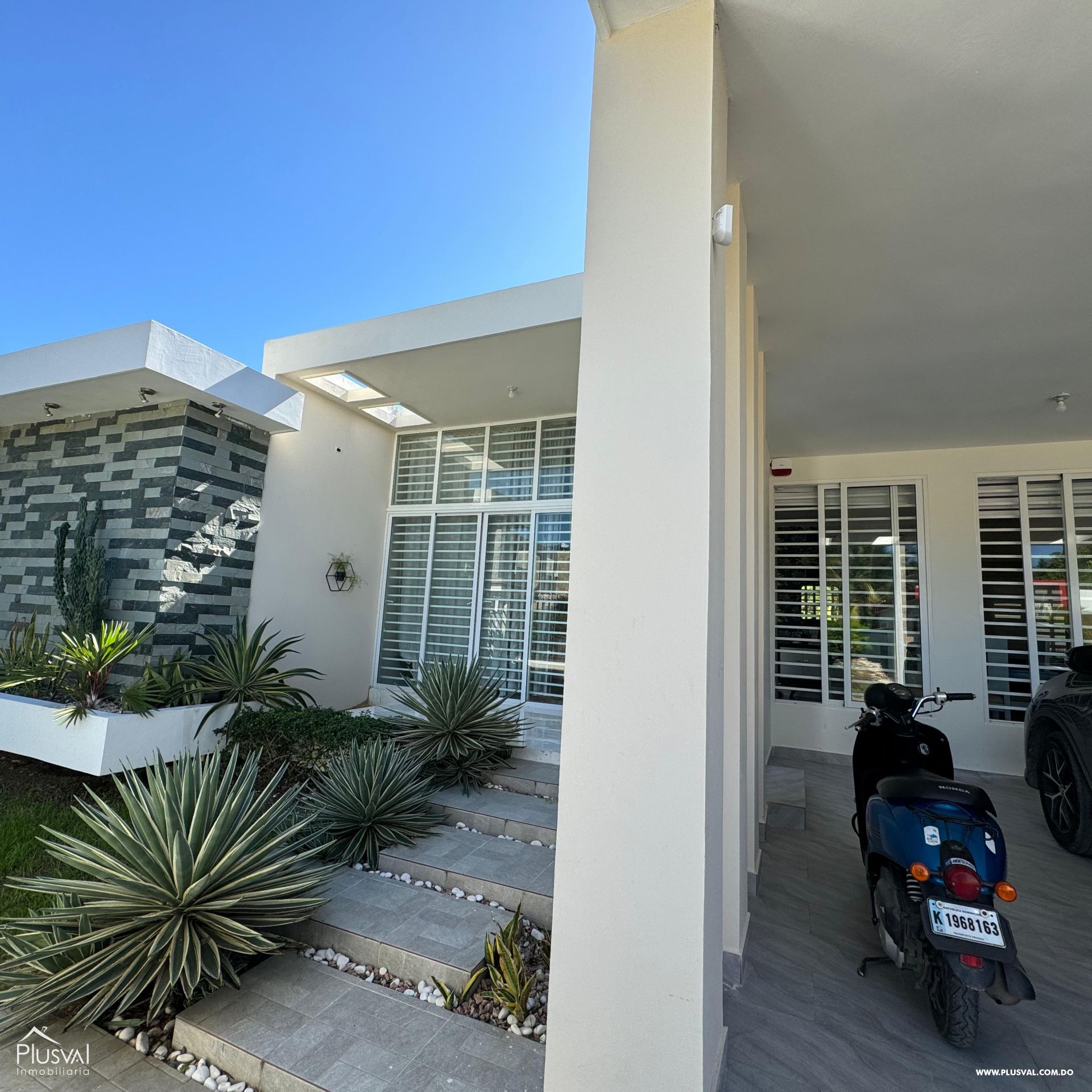 Casa con amplios espacios y moderno diseño en La Vega. 397669