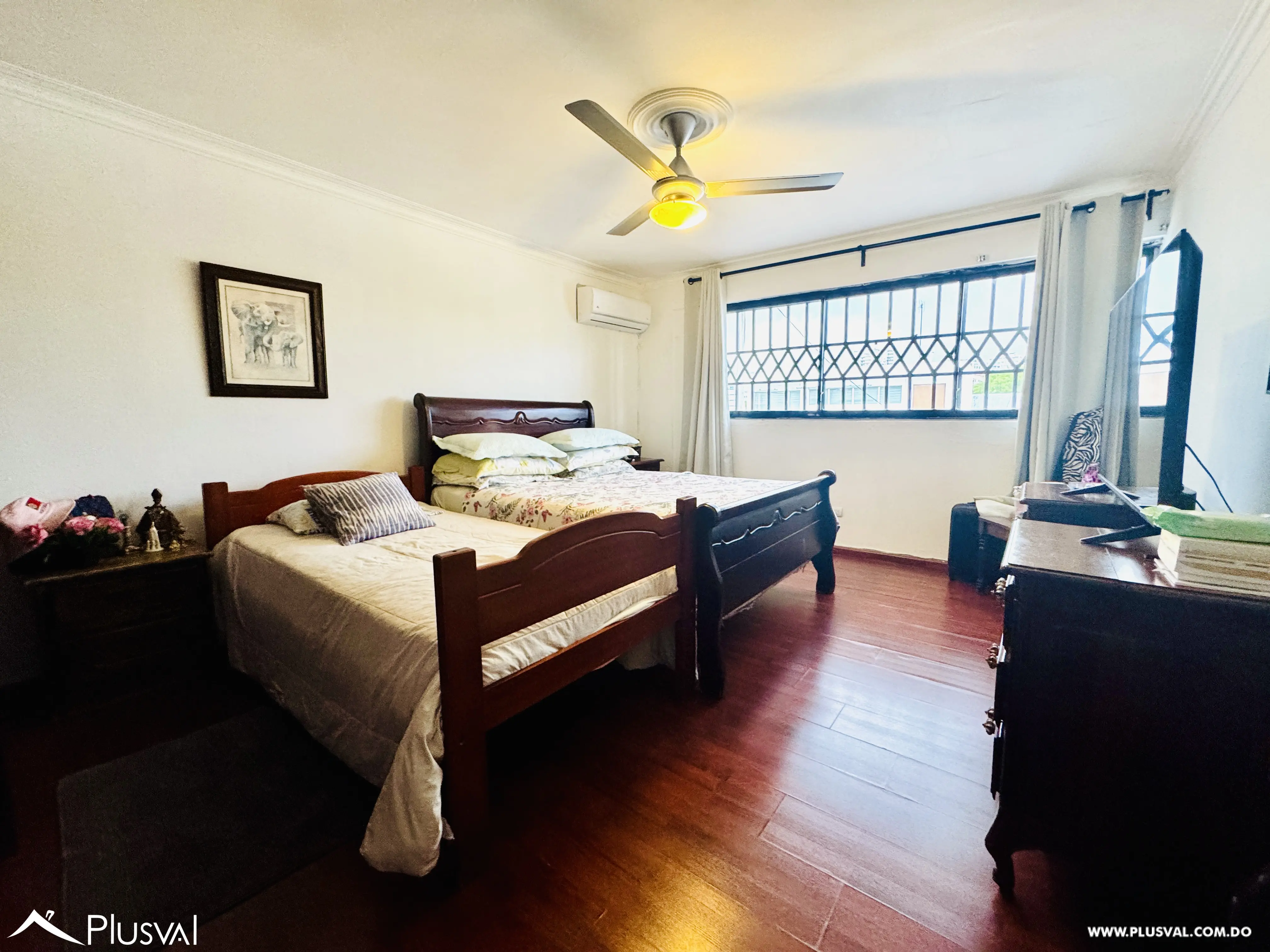 Amplio apartamento clásico en venta en tranquila calle de Gazcue 470424