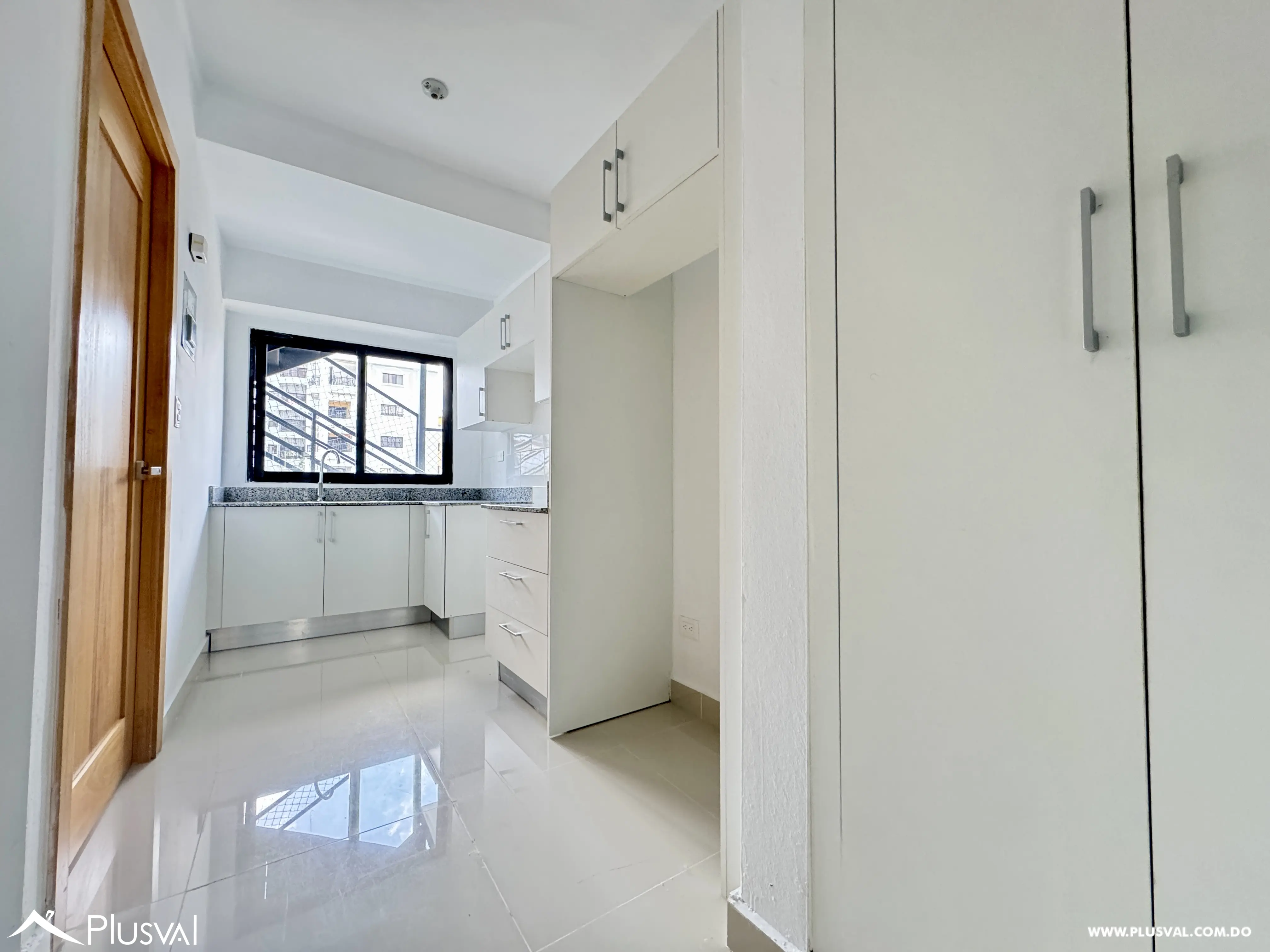 Amplio e iluminado apartamento en zona familiar del Renacimiento en alquiler. 486332