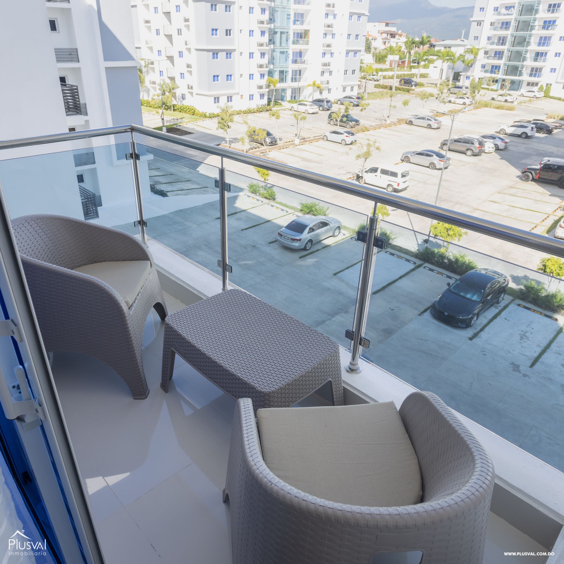 Hermoso y amplio apartamento totalmente amueblado. 355024