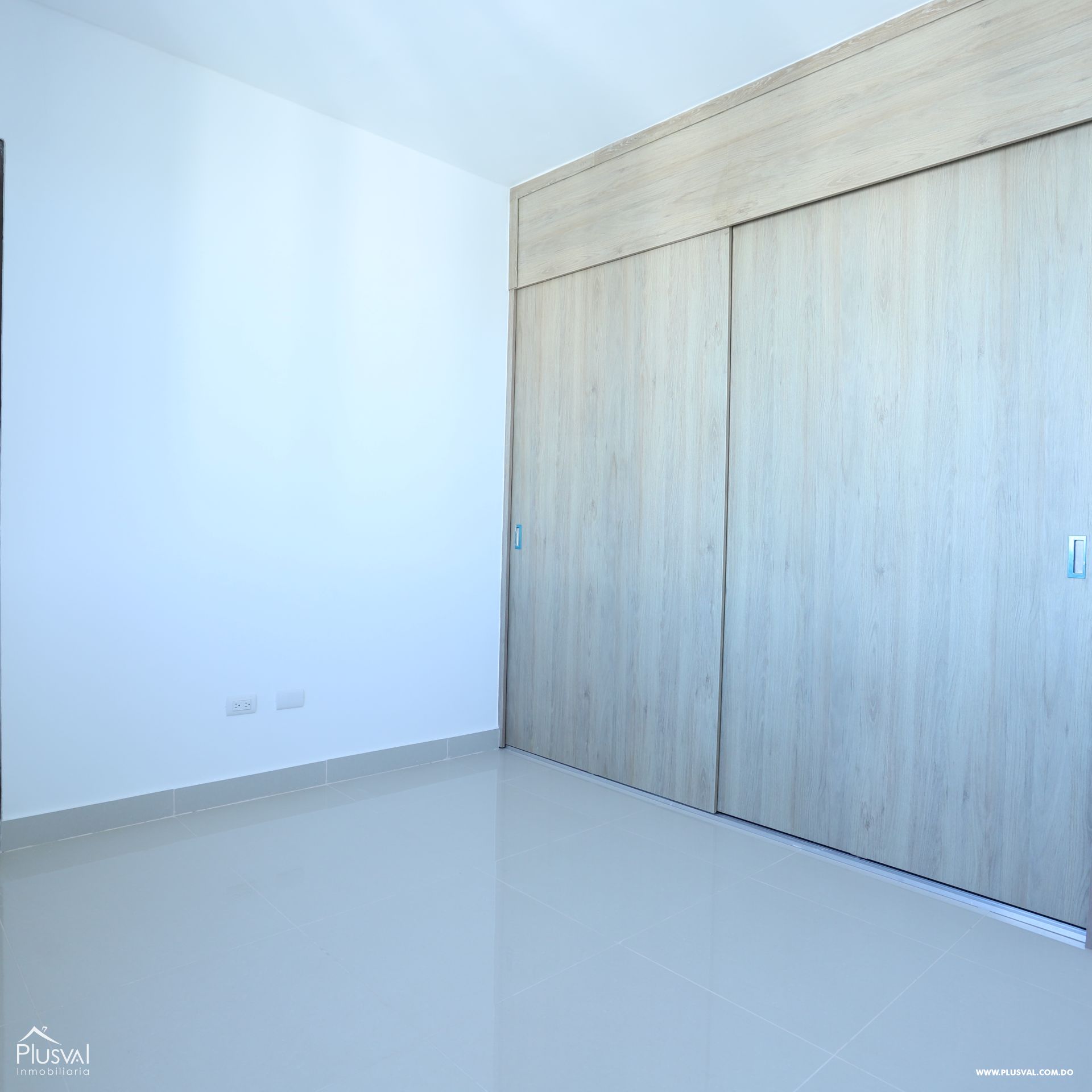Amplio apartamento en venta en Torre Residencial. 335820
