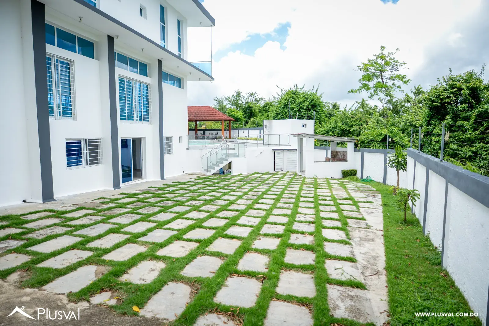 Villa de dos Niveles en Venta en Residencial Cerrado 520714
