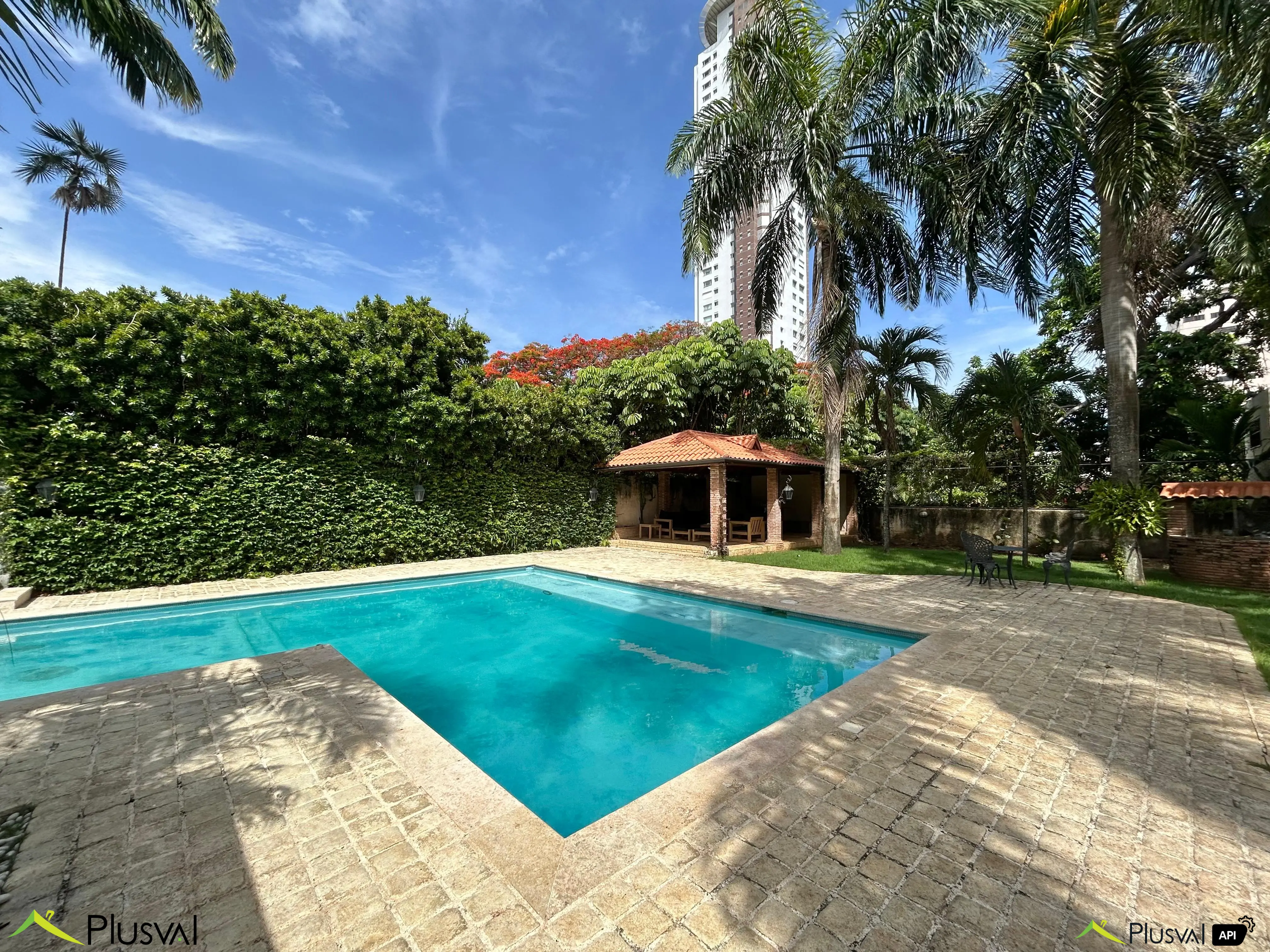 Casa Moderna en Alquiler en Bella Vista – 650 m² de Construcción y 1,475 m² de Solar 450158