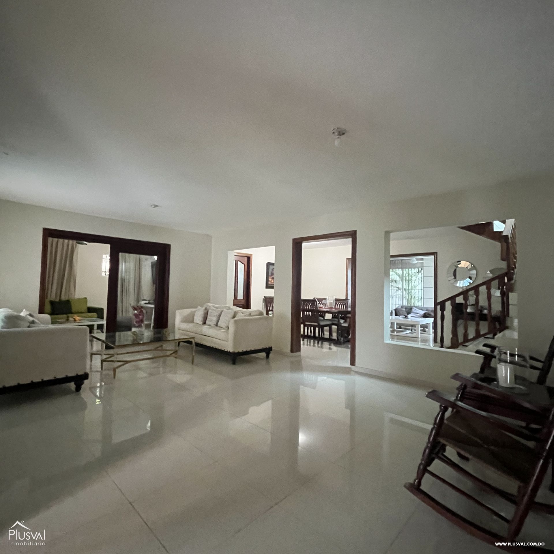 Casa en venta en calle comercial con espacios bien amplios 390883