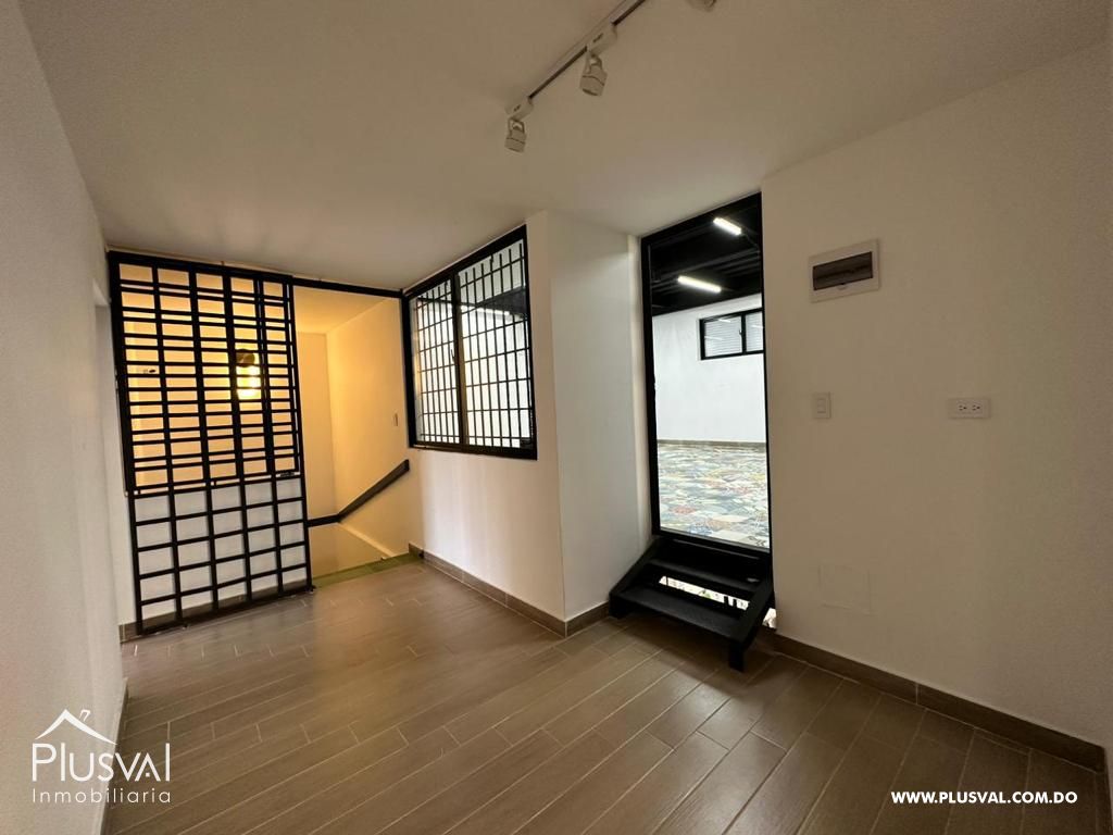 En Piantini , local en 2do piso en alquiler . Solo ofic administrativas 276016