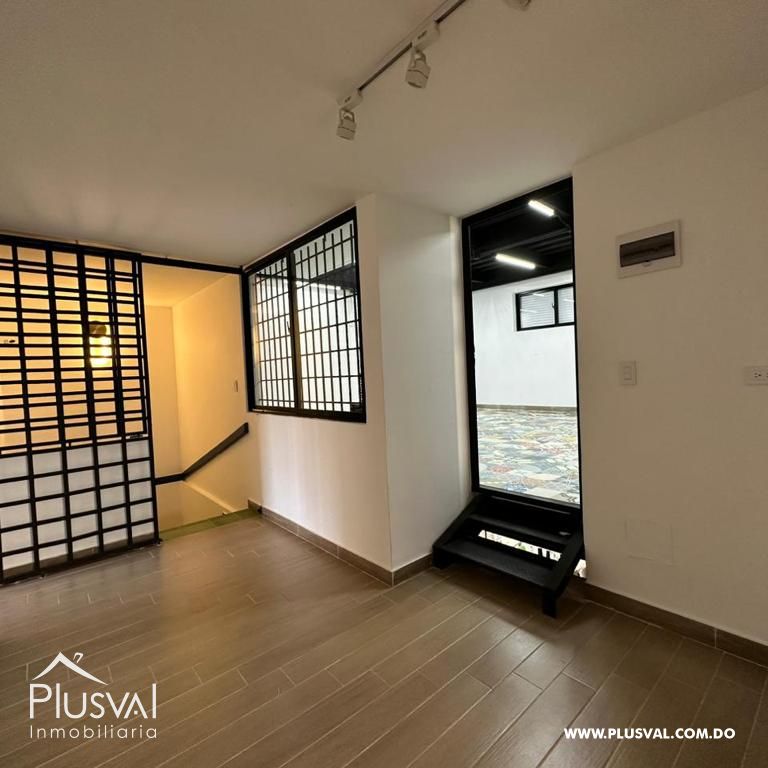 En Piantini , local en 2do piso en alquiler . Solo ofic administrativas 276016