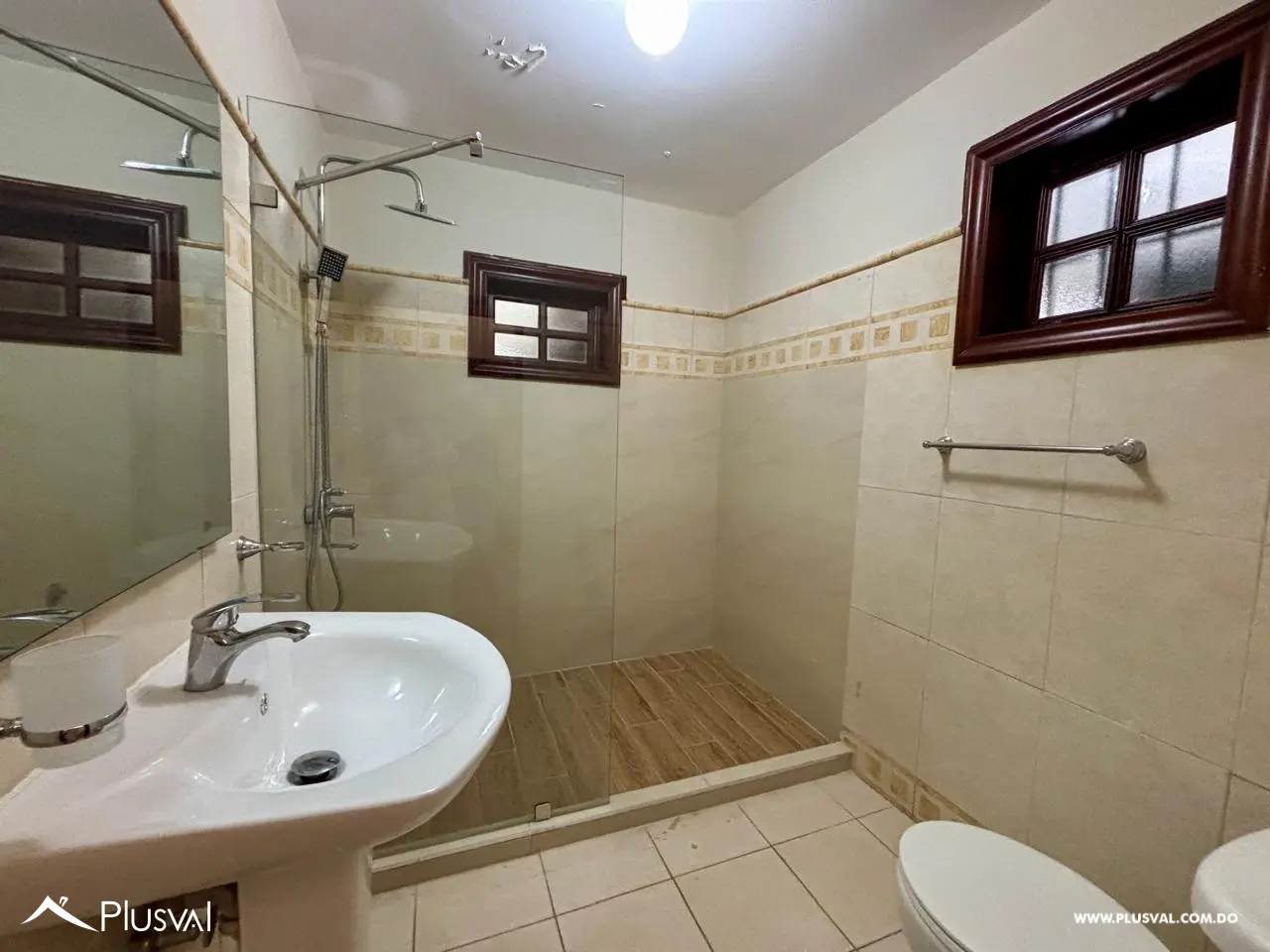 Amplia y clásica casa en alquiler en la mejor zona de Bella Vista 457966