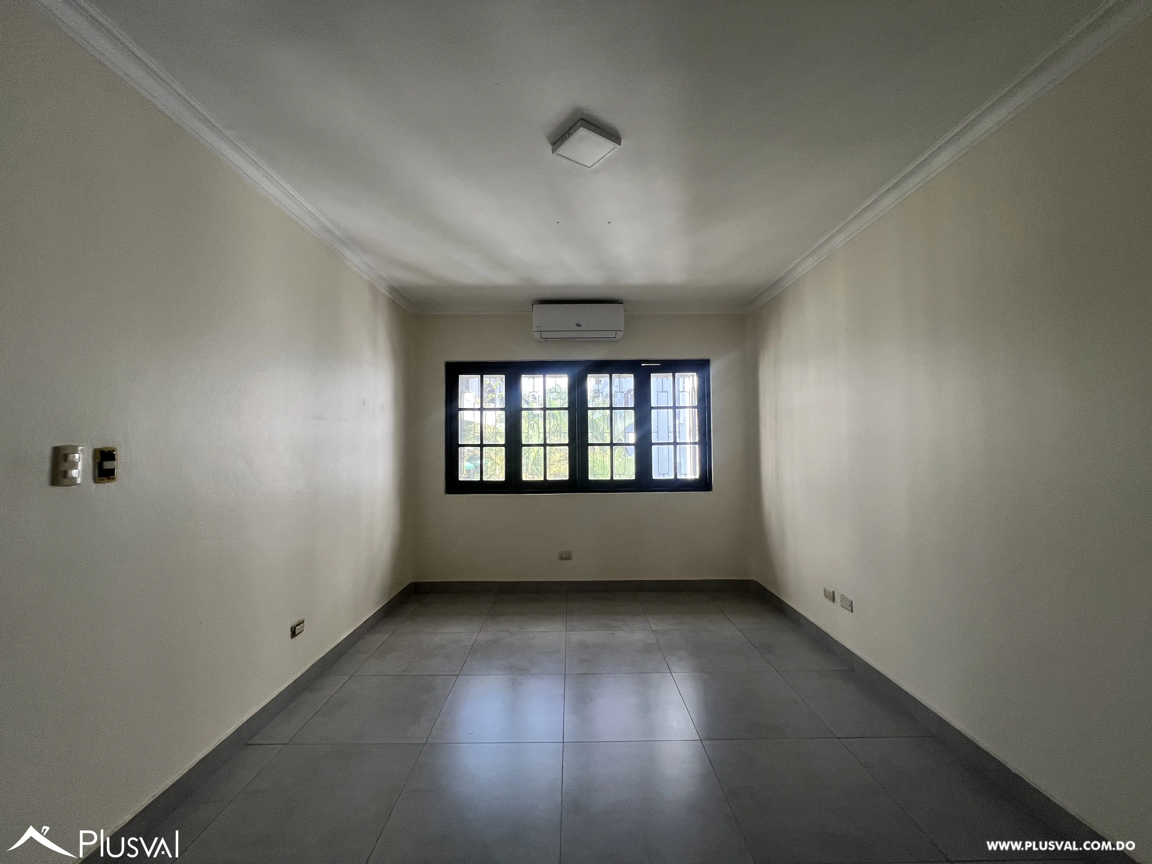 Amplio apartamento en venta en Piantini 488513