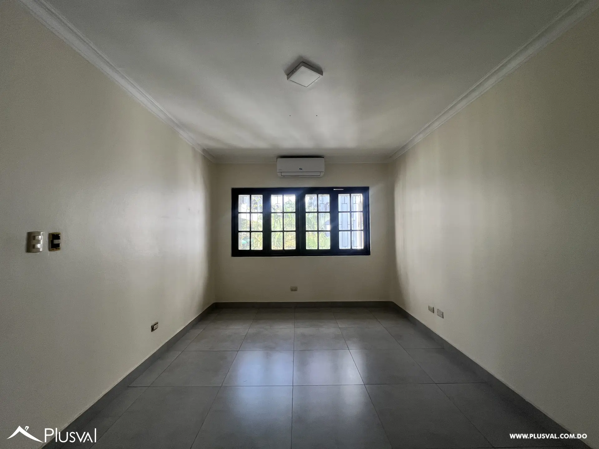 Amplio apartamento en venta en Piantini 488513