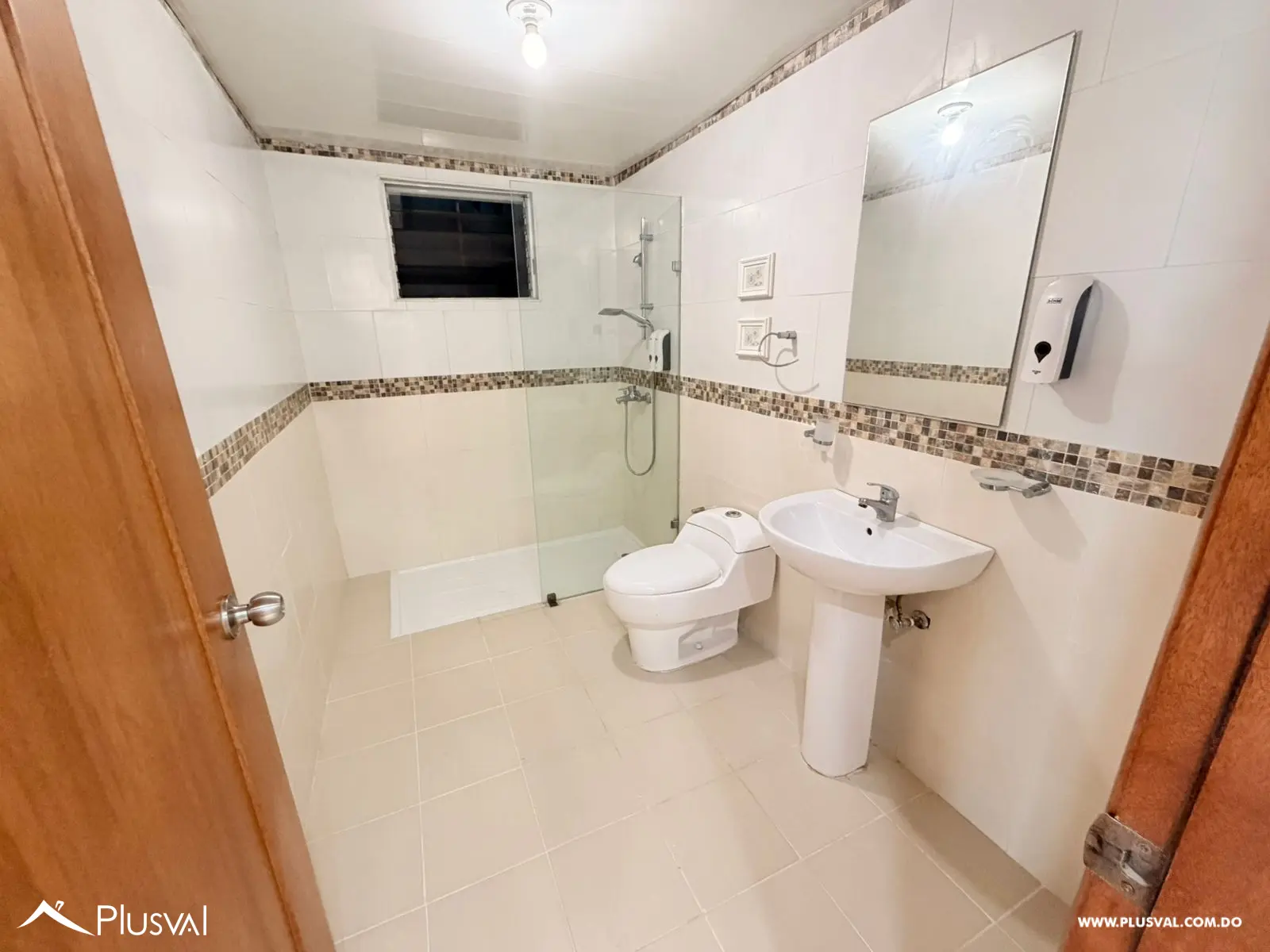 Encantador Apartamento en Aquiler en Evaristo Morales 497416