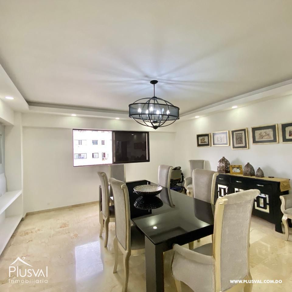Venta de Elegante Apartamento en Cacicazgos: Espacioso, Iluminado y con Pisos de Mármol 384557