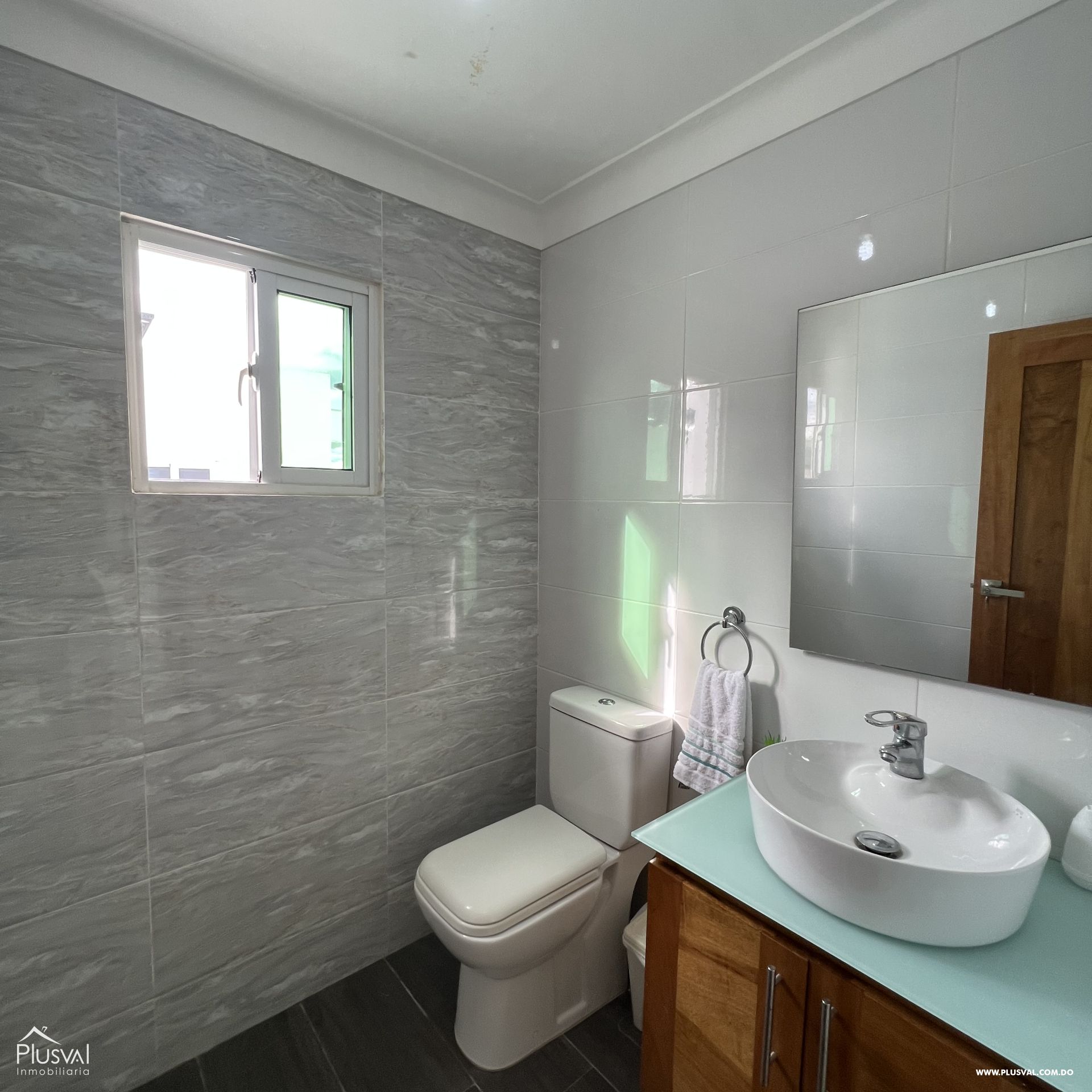Amplio penthouse en venta en zona privilegiada de Santiago. 246015