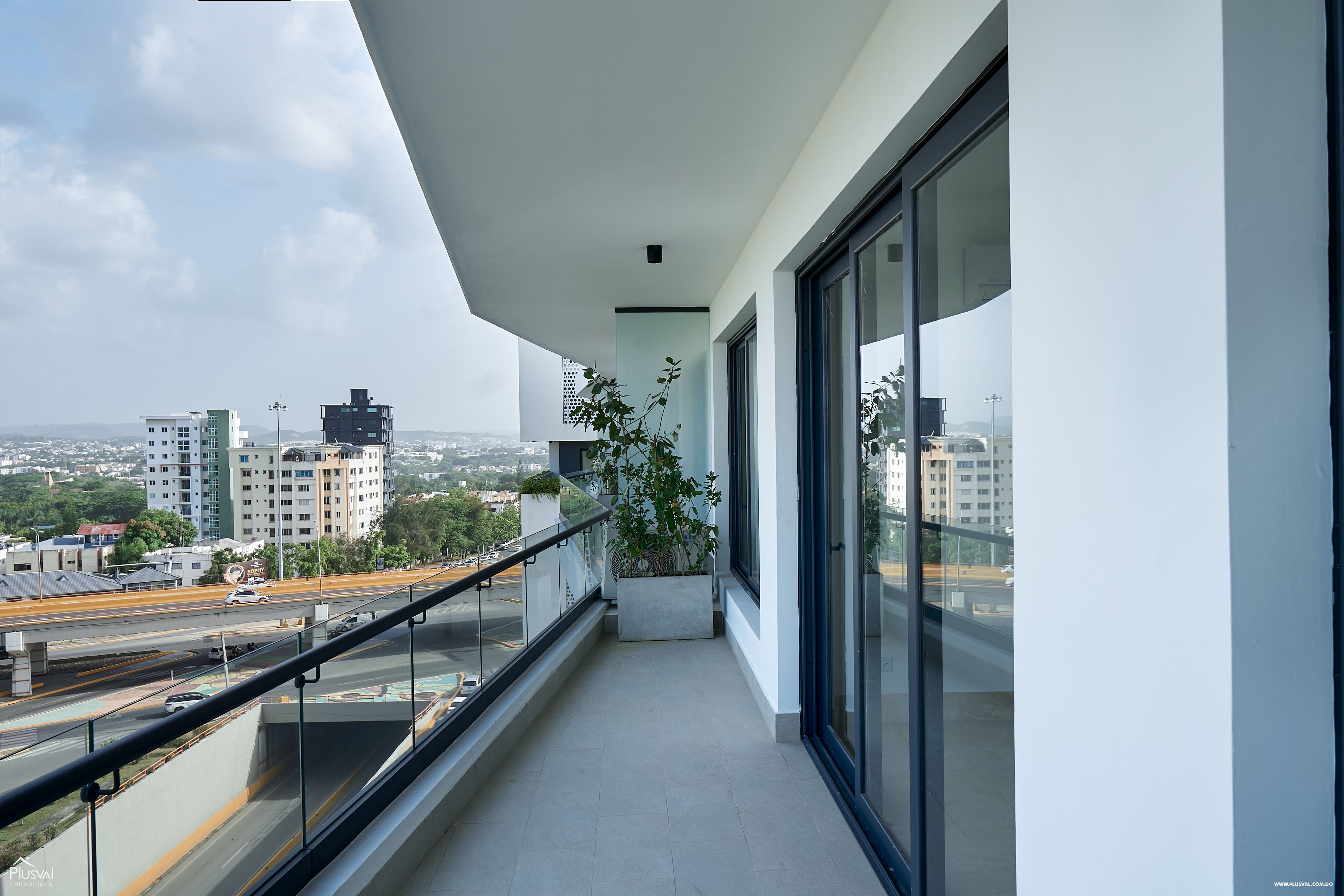 Moderno y exclusivo apartamento ubicado en el piso 8 de una torre residencial en el polígono central de la ciudad 445424