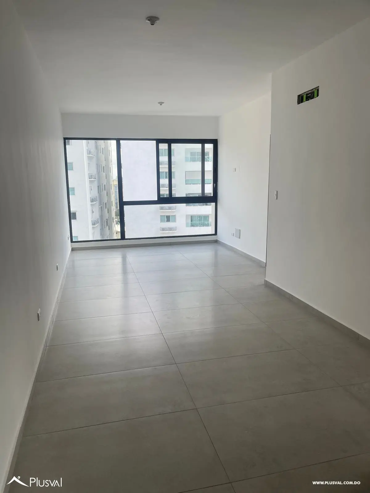 ¡Vive en las alturas! Elegante apartamento en 9no piso con ubicación privilegiada 465137