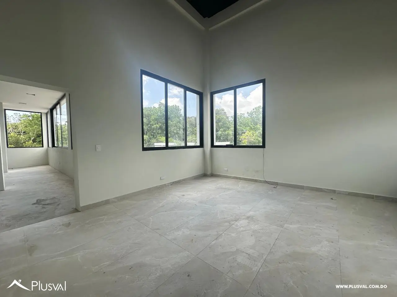 Edificio De Tres Niveles En Alquiler 524707