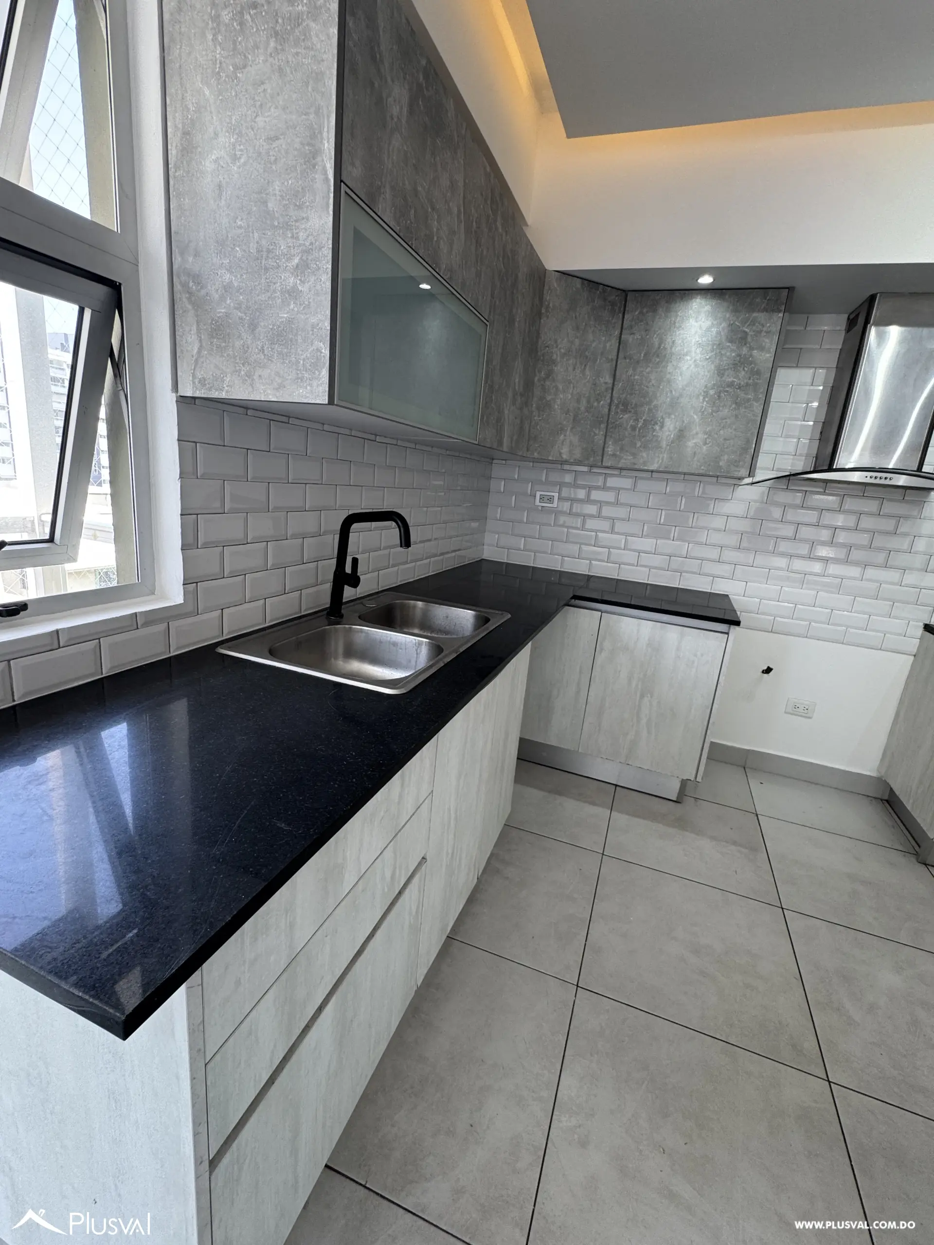Alquiler apartamento de 3 habitaciones en Evaristo Morales. 518485