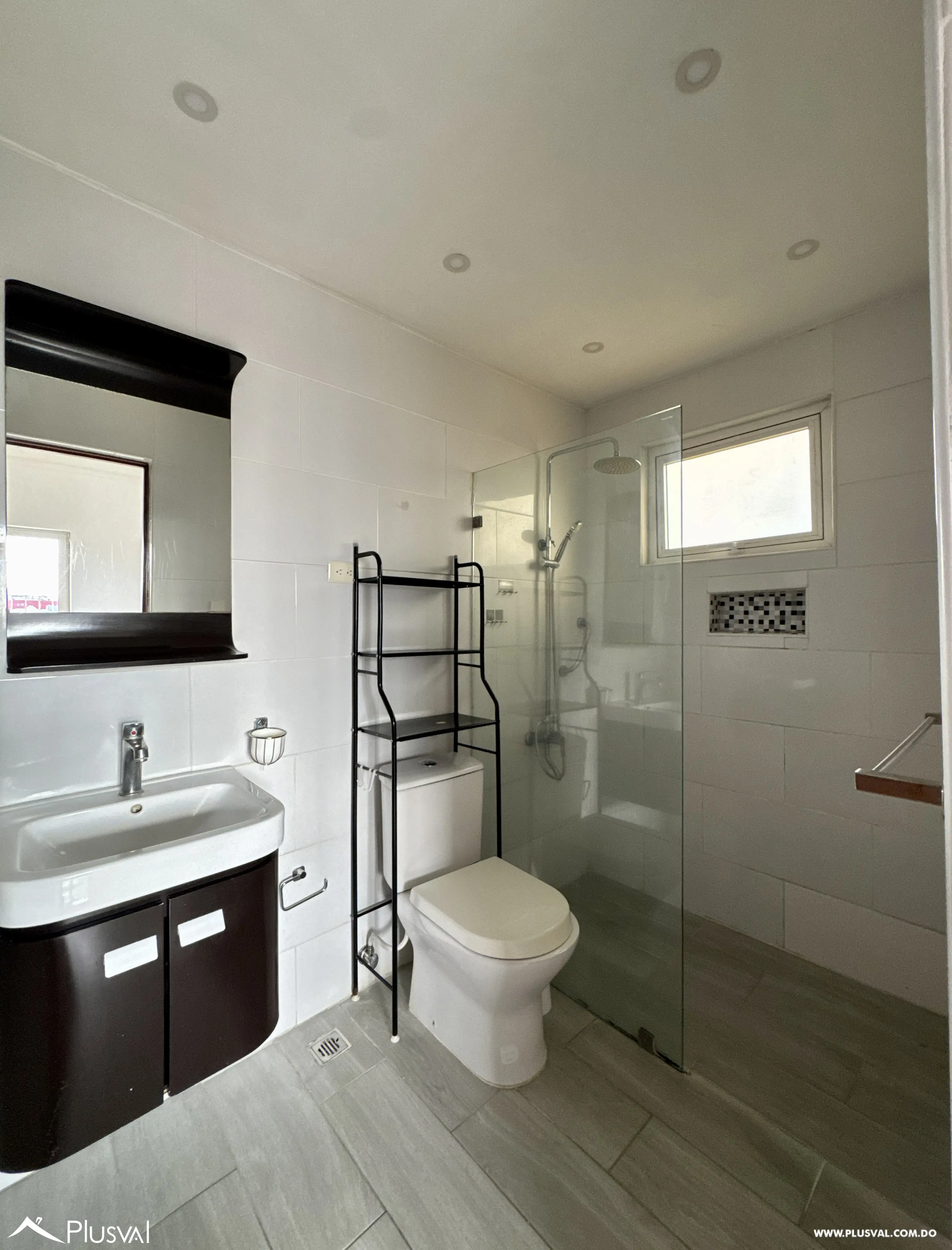 Alquilo apartamento de tres habitaciones en Evaristo Morales. 493675