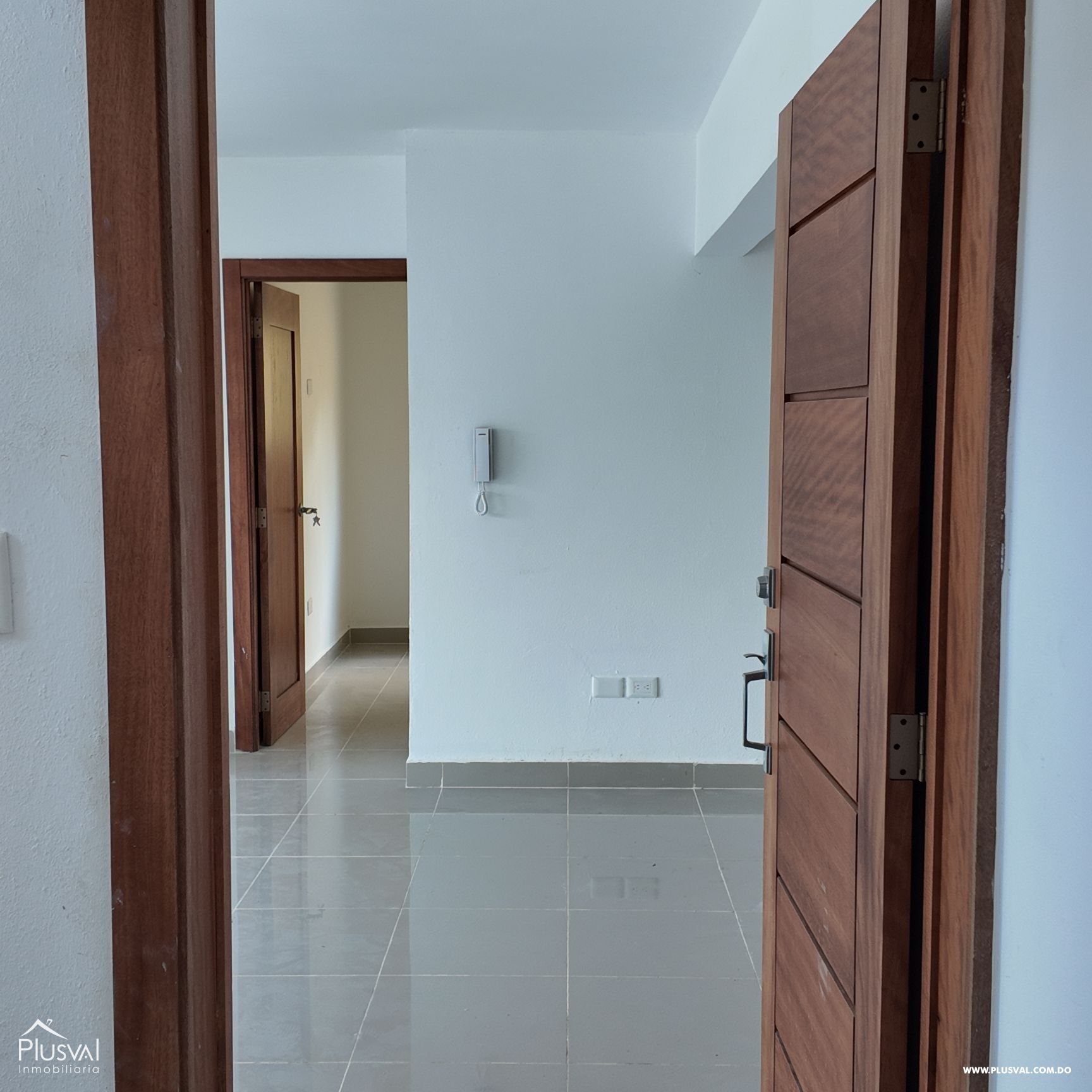 Se vende apartamento en La Vega Tercer nivel con terraza privada 423997