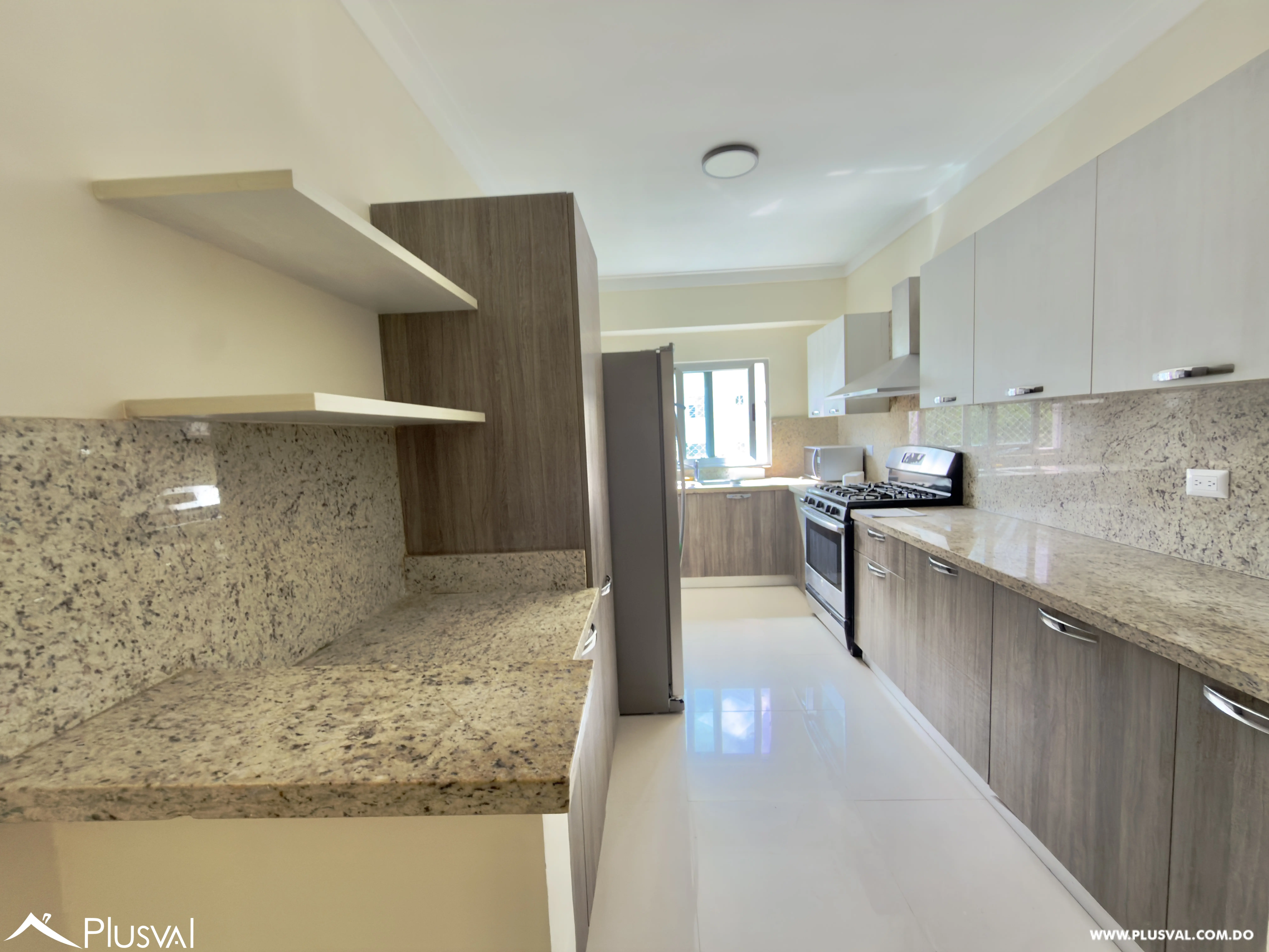 ALQUILER de amplio apartamento de 3 Habitaciones y 4 Parqueos en LOS CACICAZGOS 528858