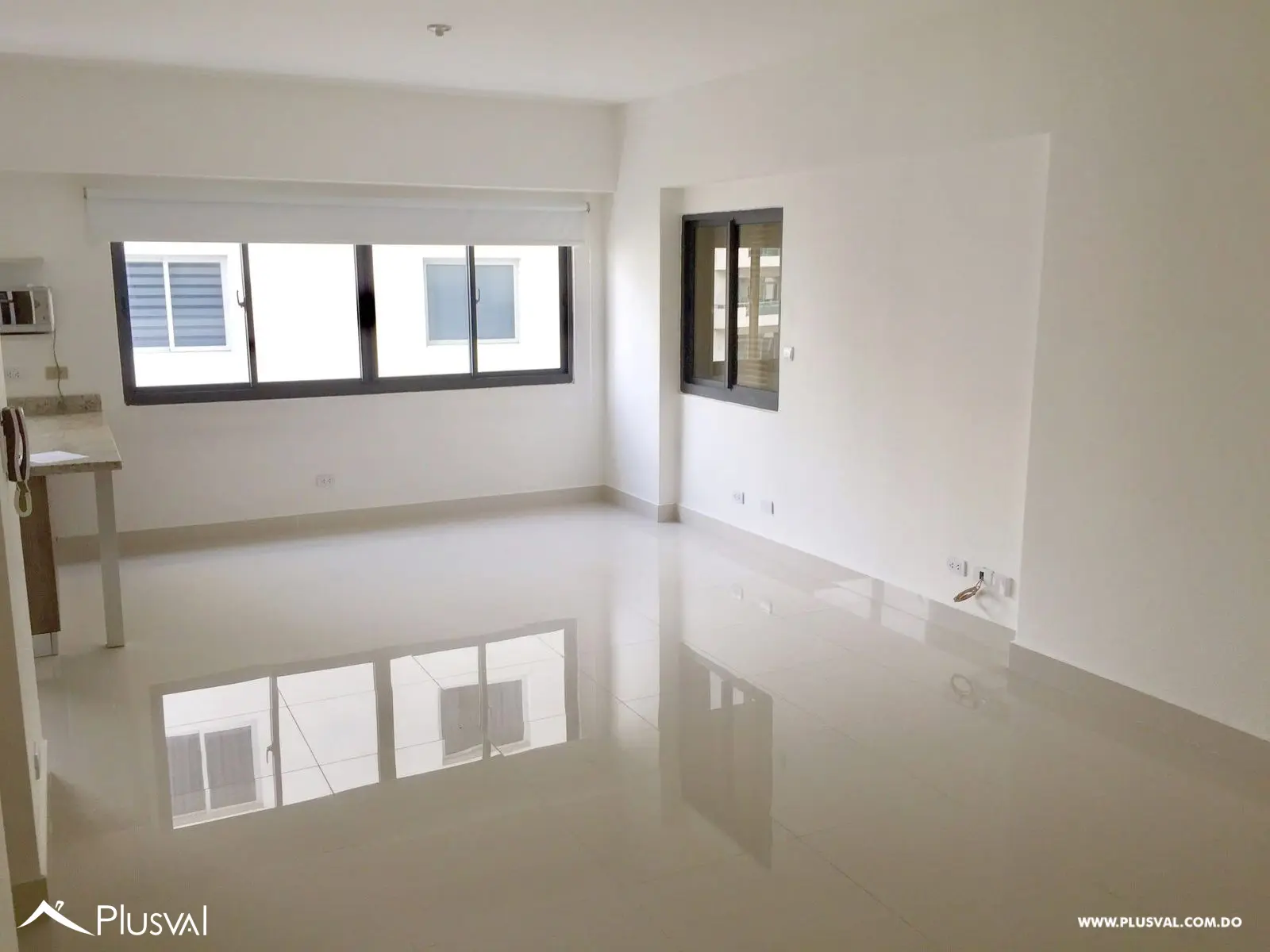 Apartamento en torre de 75 m² con 1 habitación, 2 baños y línea blanca. 512876