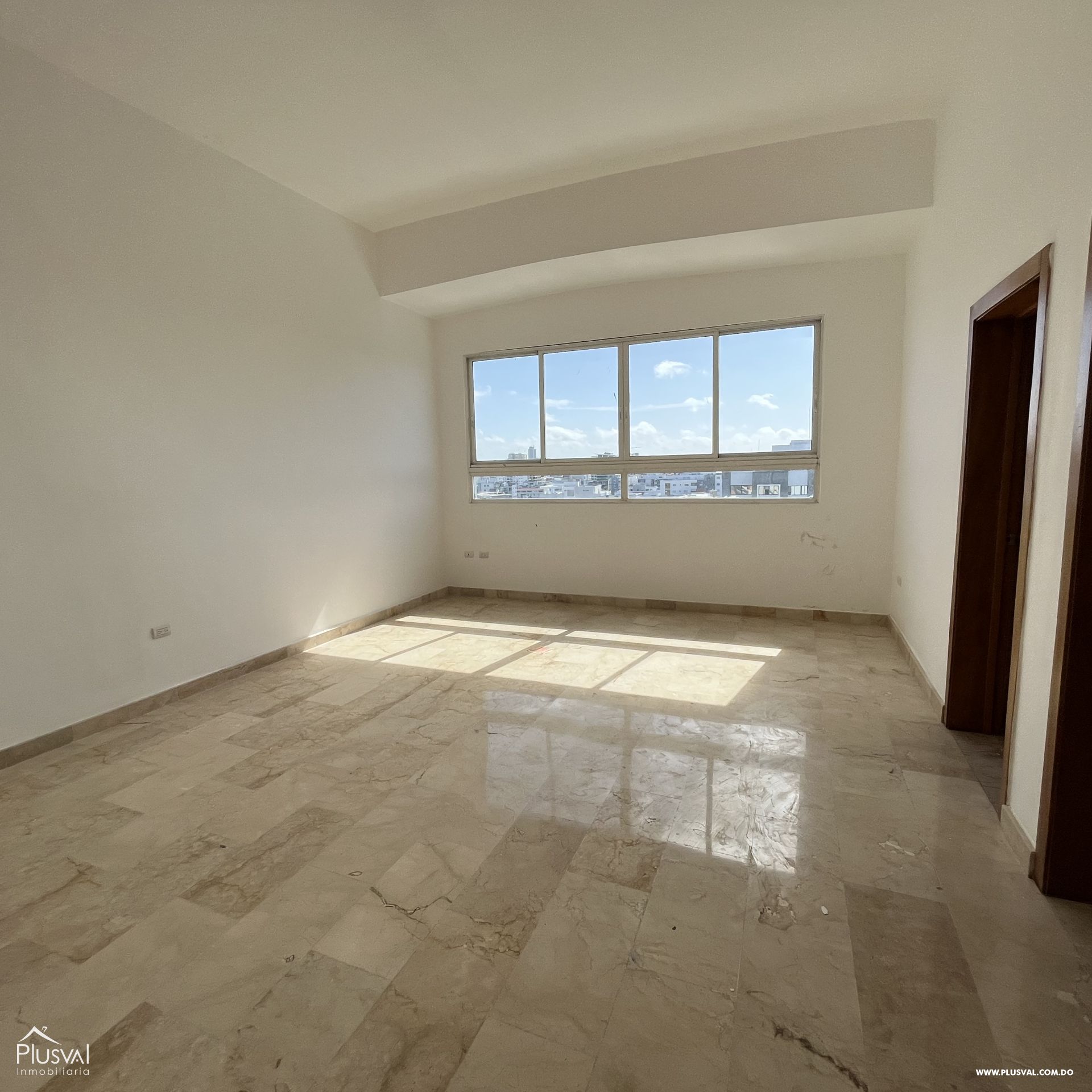 Venta de apartamento de 3 habitaciones en el sector de Evaristo Morales 293897