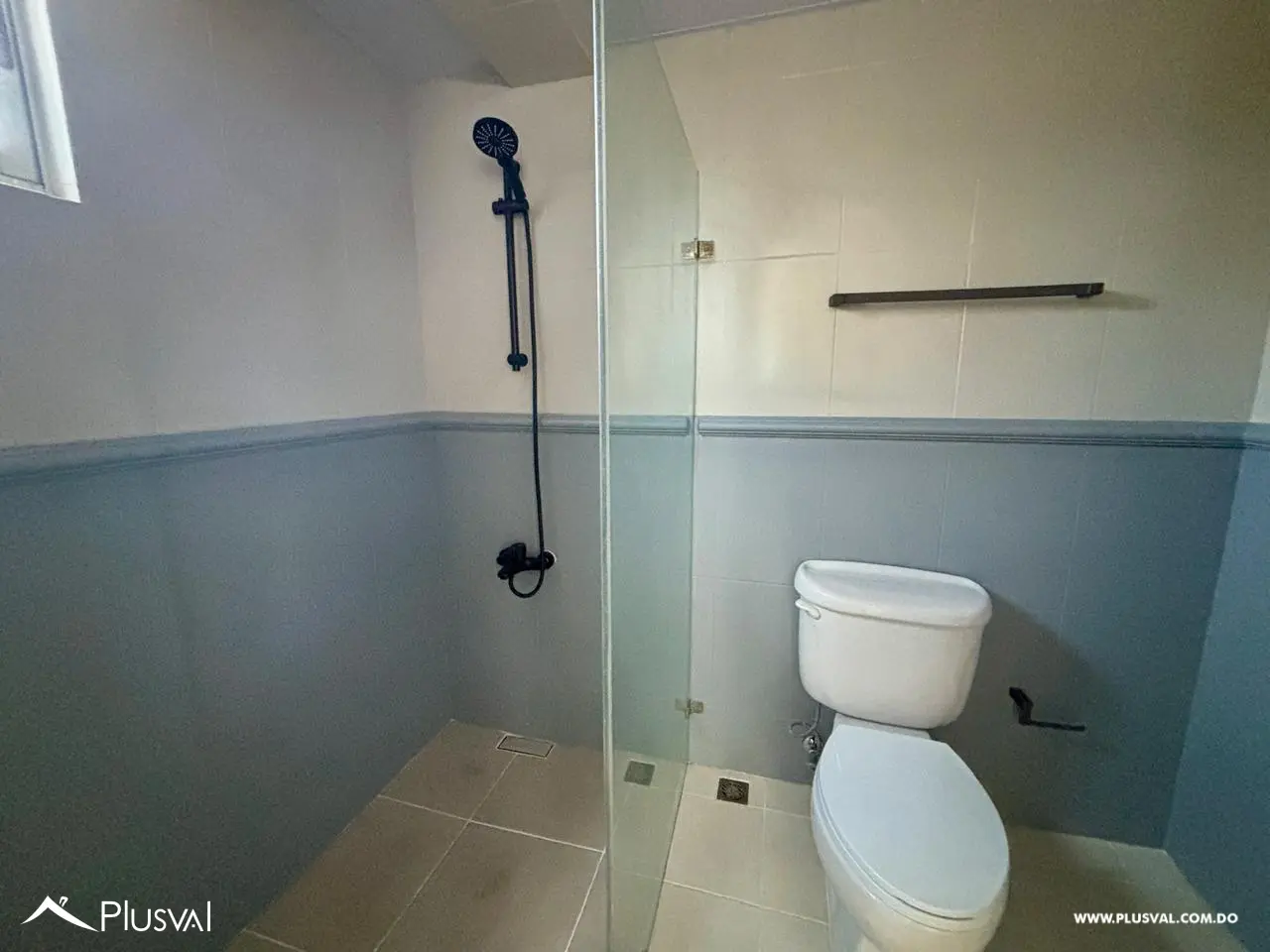 Amplio apartamento con terraza en venta en Evaristo Morales 517767