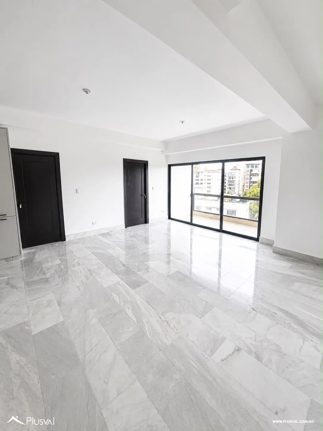 Apartamento en 6to Piso en Torre Céntrica con Excelente Ubicación y Vista a la Ciudad Corazón 518727