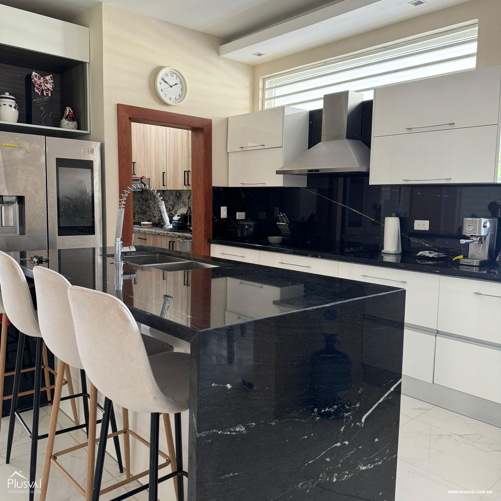 Casa con amplios espacios y moderno diseño en La Vega. 397681