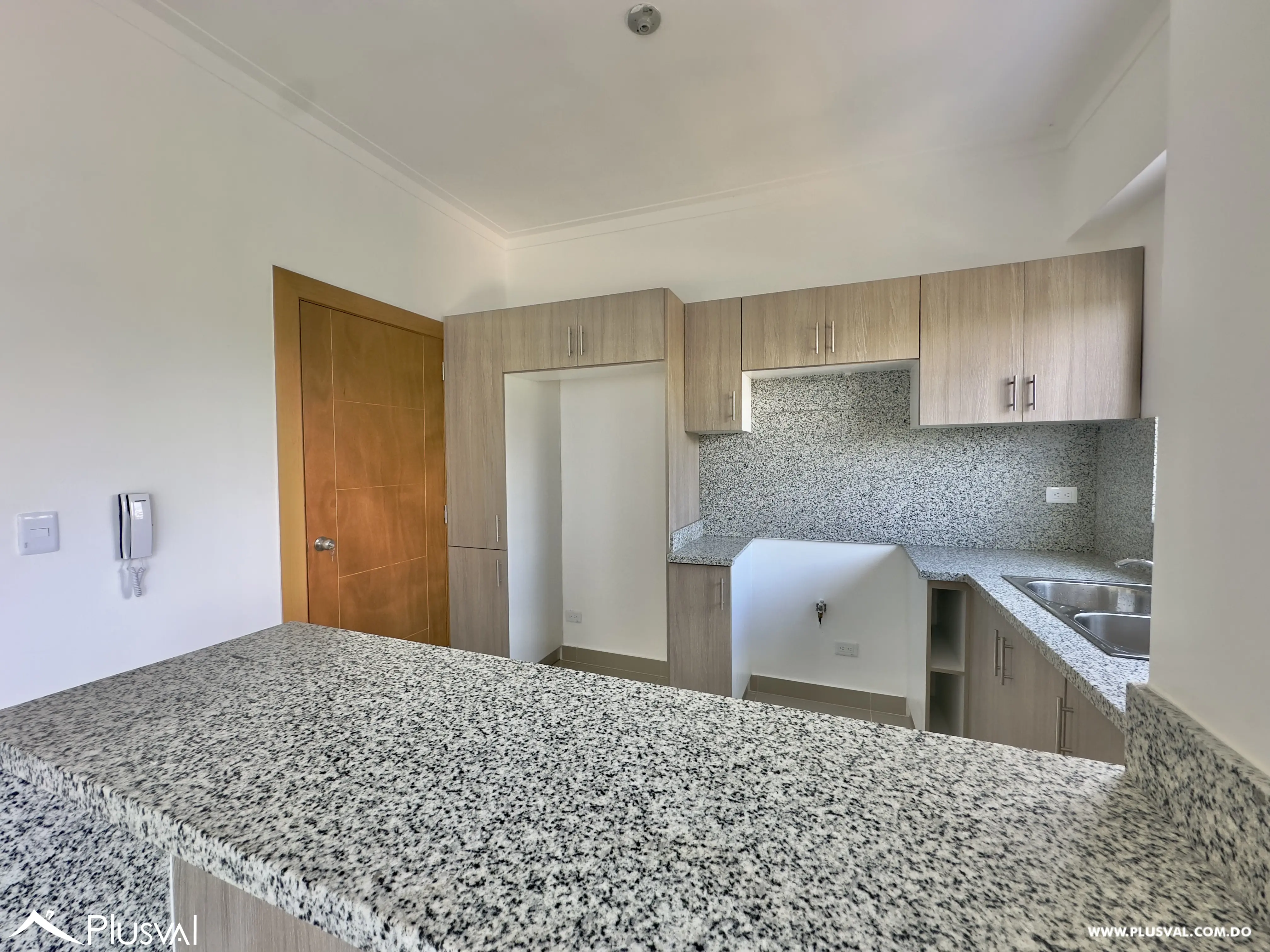 Apartamento en alquiler de 3 habitaciones en Urbanización Tropical 459784