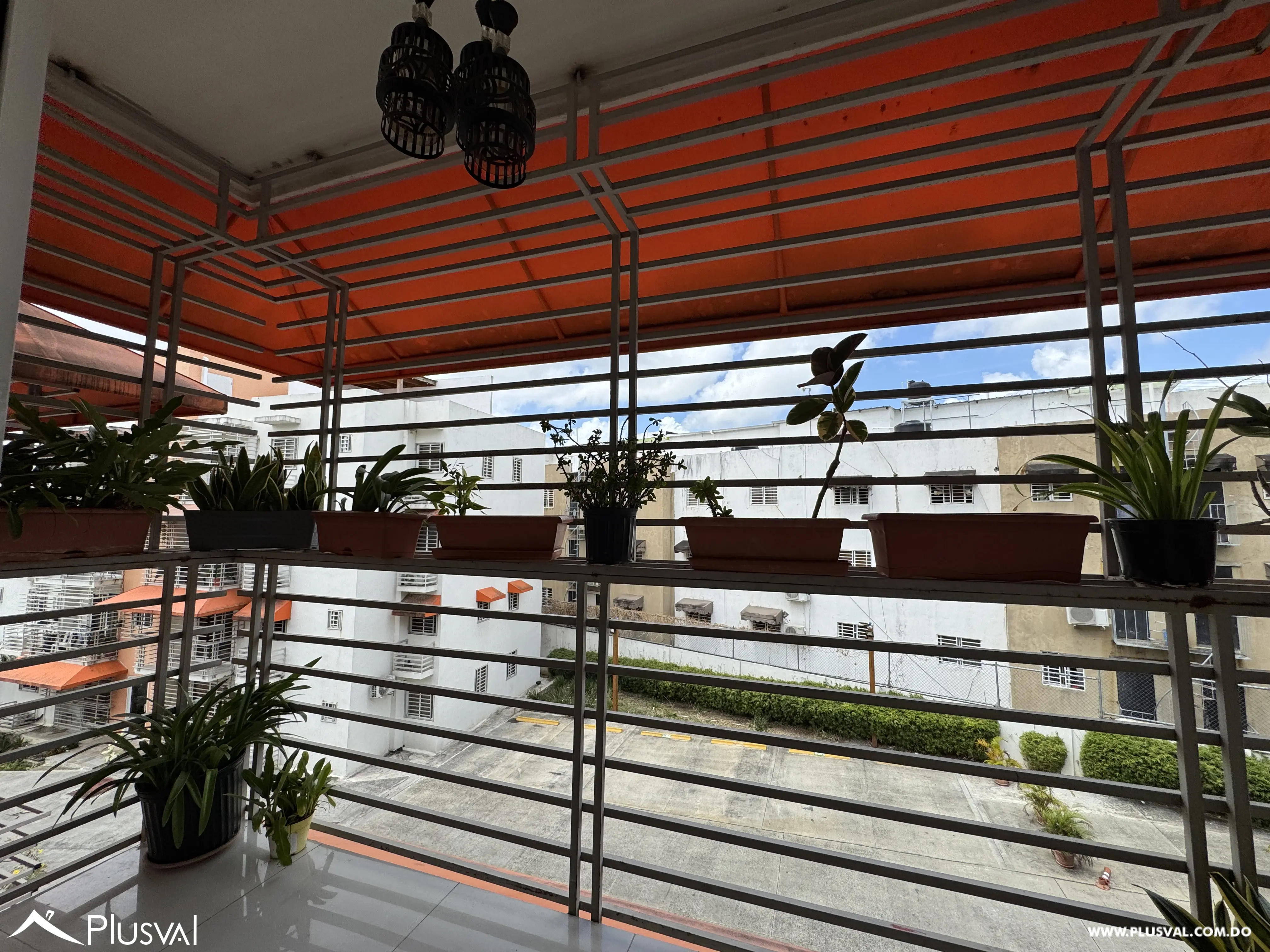 Apartamento en venta de 3 habitaciones en Villa Aura con walk-in closet y 2 parqueos 507385