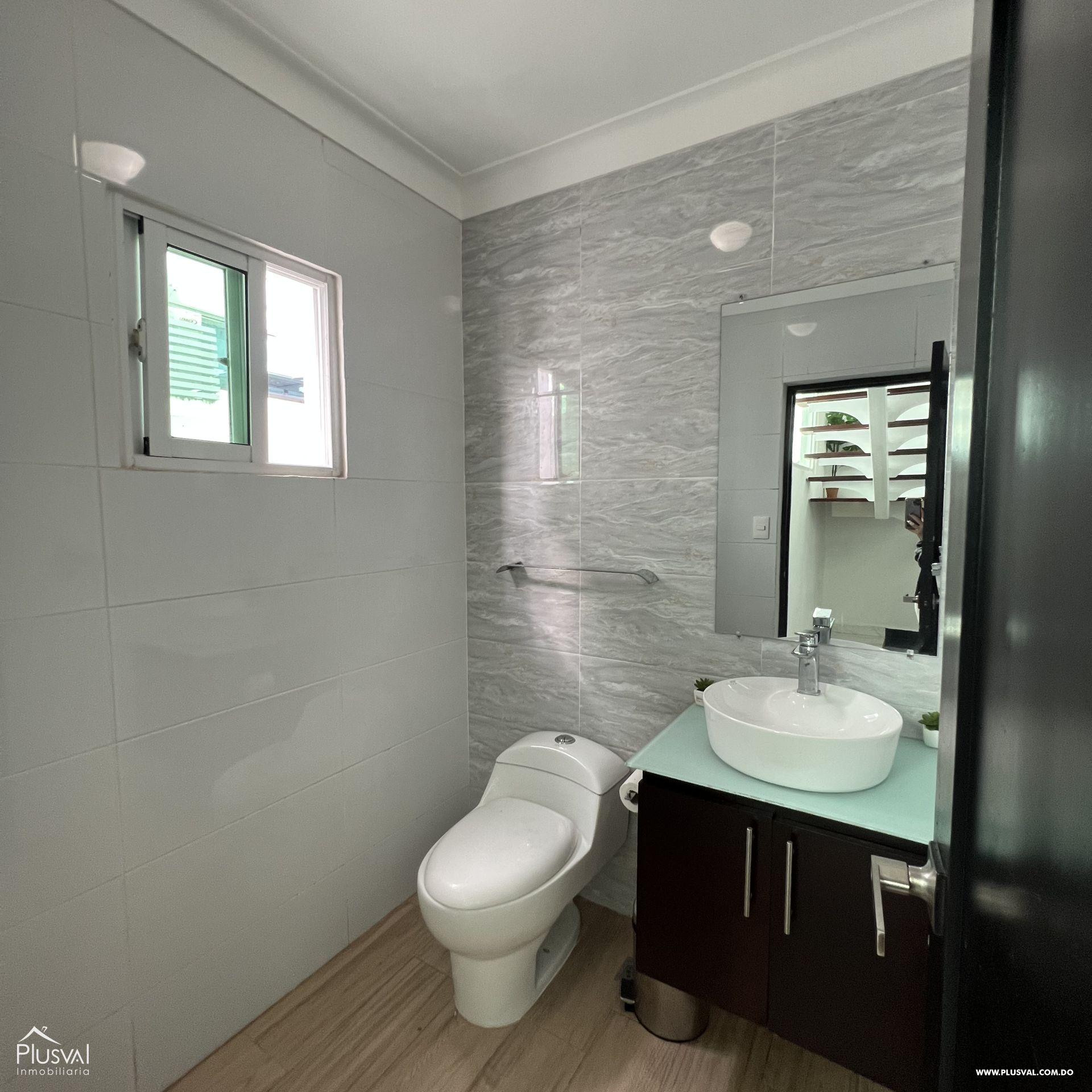 Amplio penthouse en venta en zona privilegiada de Santiago. 246010