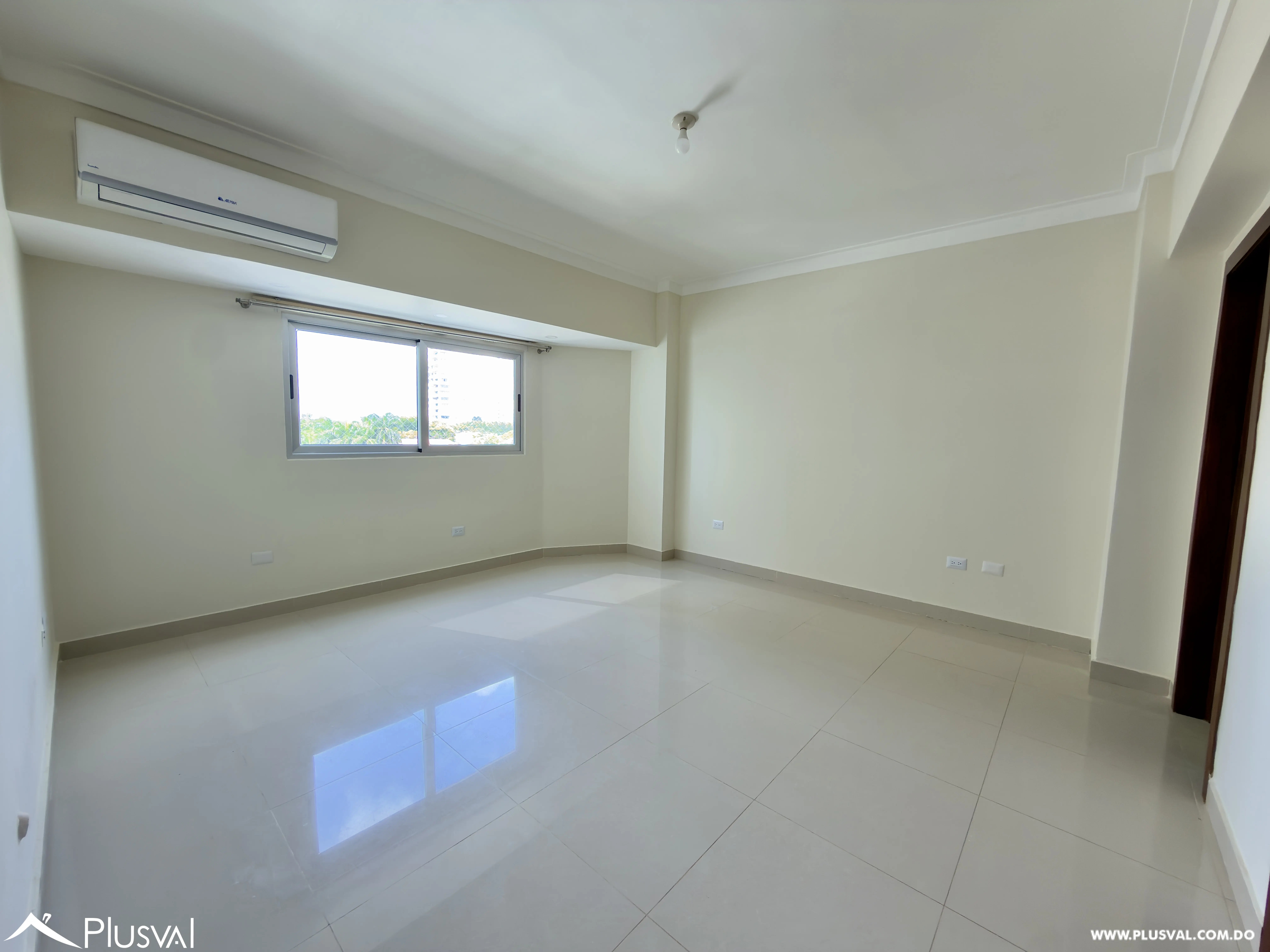 ALQUILER de amplio apartamento de 3 Habitaciones y 4 Parqueos en LOS CACICAZGOS 528861