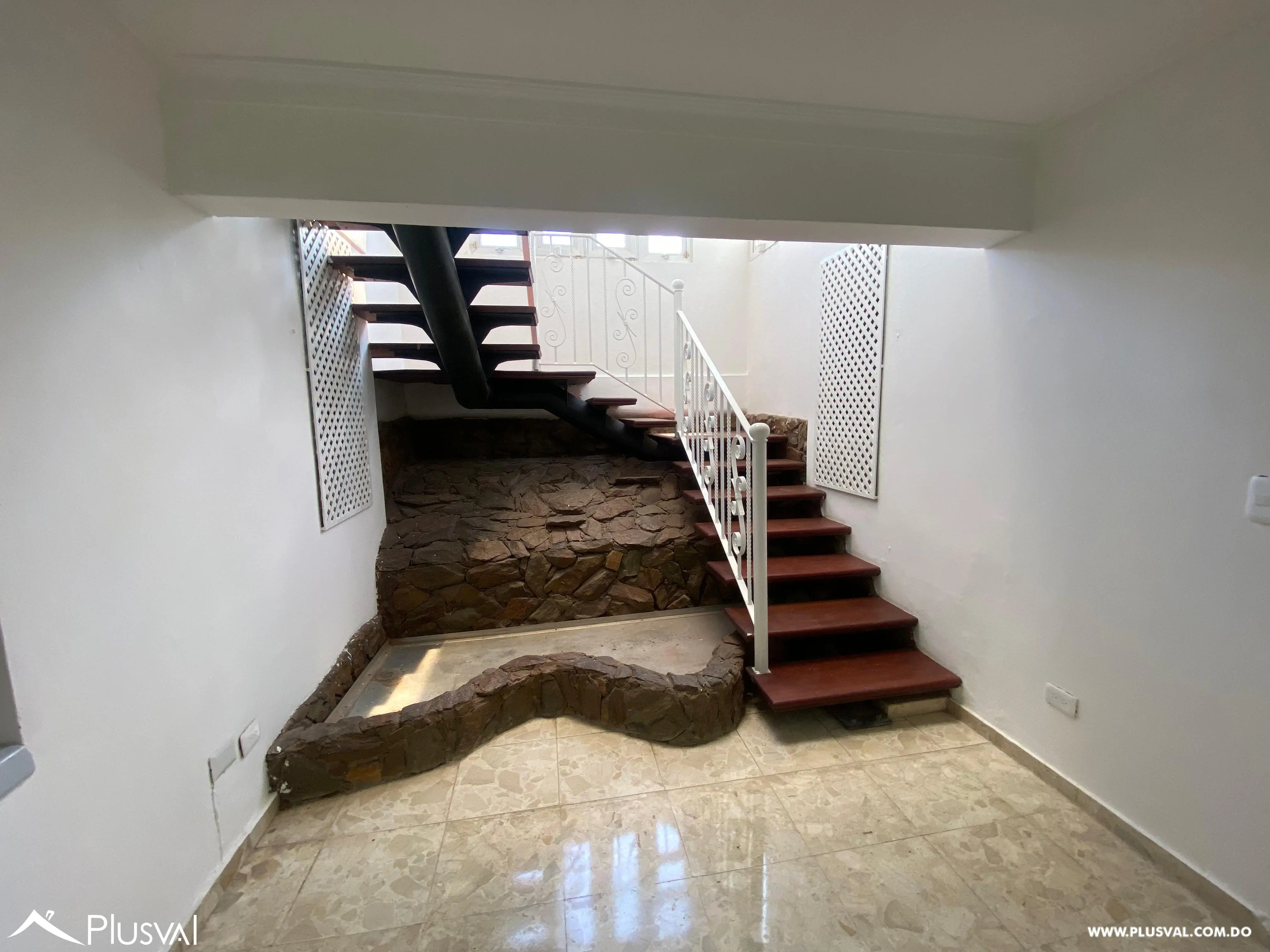 Amplia Casa en Venta ubicada en Los Cerros de Gurabo 464208