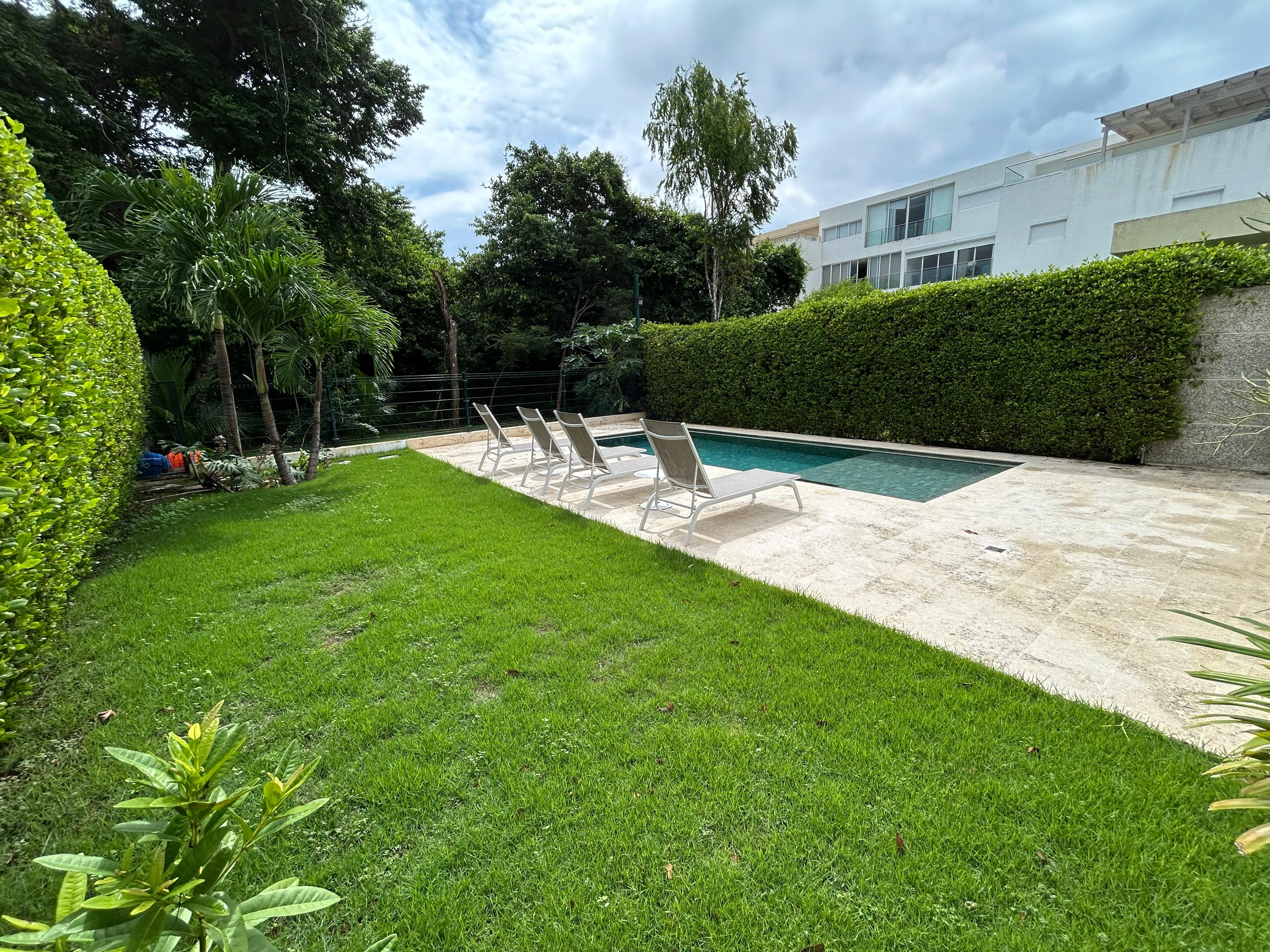 Se renta casa de 2 niveles en Punta Cana Village 399123