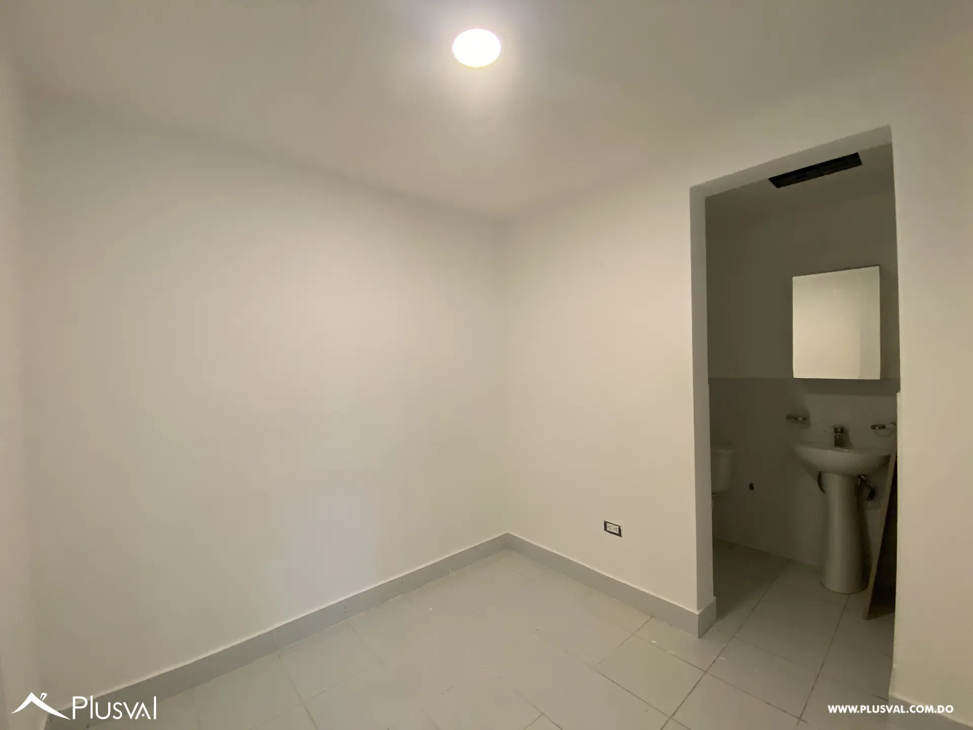 Alquilo Excelente y Amplio Apartamento en Zona Exclusiva en  La Esperilla 467484