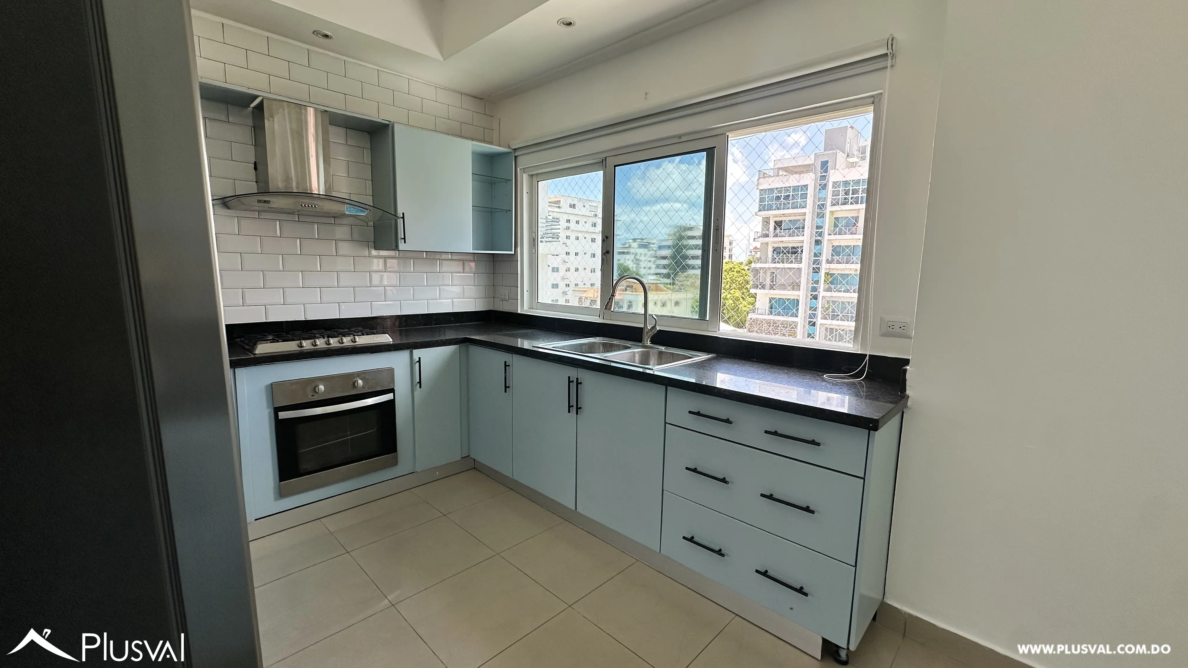 Apartamento en Venta de 3 Habitaciones en Evaristo Morales con 2 Parqueos 518292