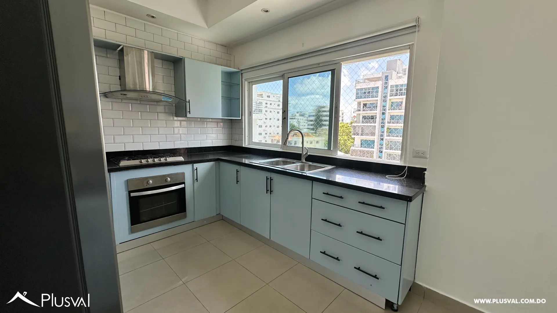 Apartamento en Venta de 3 Habitaciones en Evaristo Morales con 2 Parqueos 518292