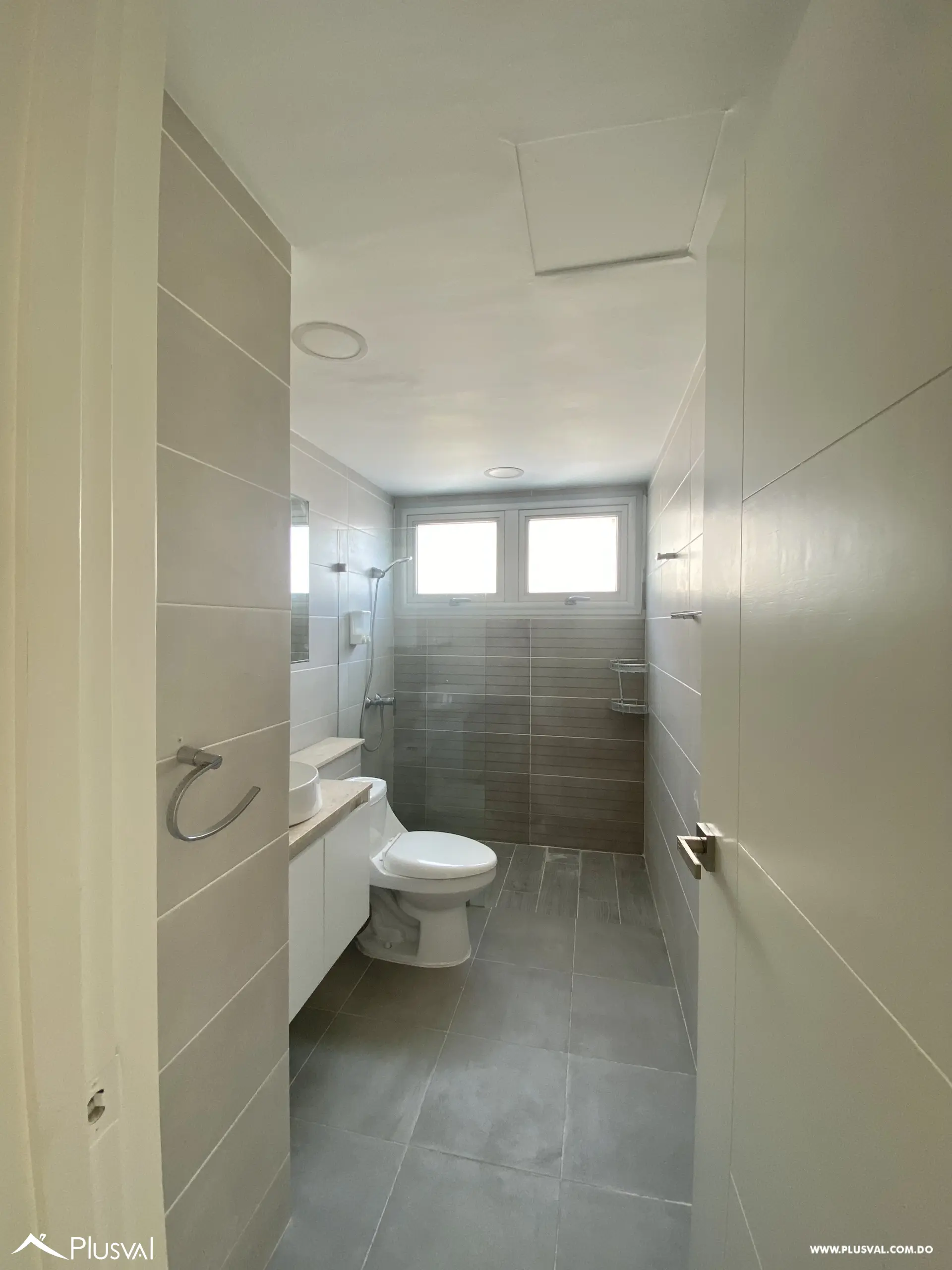 Alquilo Excelente y Amplio Apartamento en Zona Exclusiva en  La Esperilla 467477