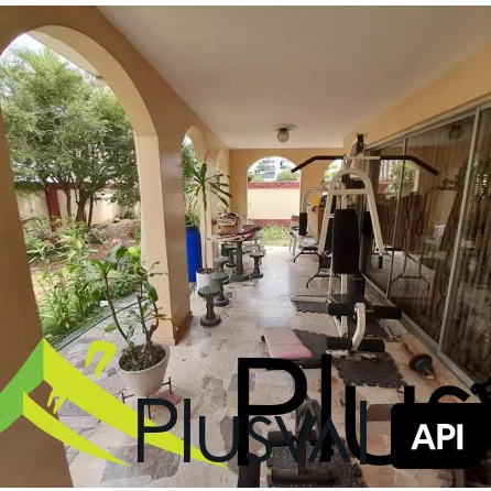 Amplia casa para remodelar en Cacicazgos 391128
