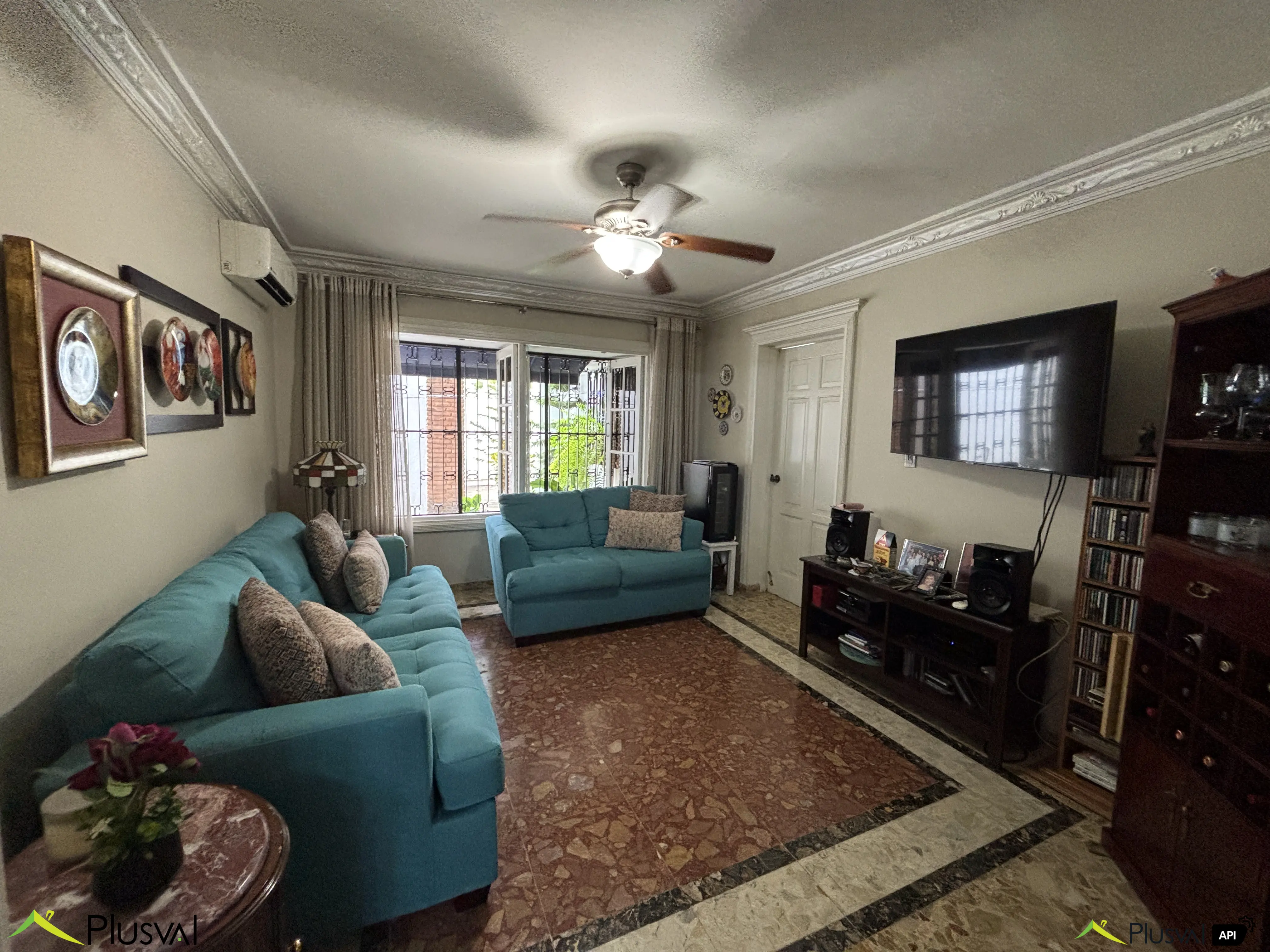 Clásico y amplio apartamento en Venta parcialmente remodelado en primer nivel ubicado en el centro de Piantini, cerca de restaurants, plazas comerciales, salones de belleza, supermercados, etc. 447237