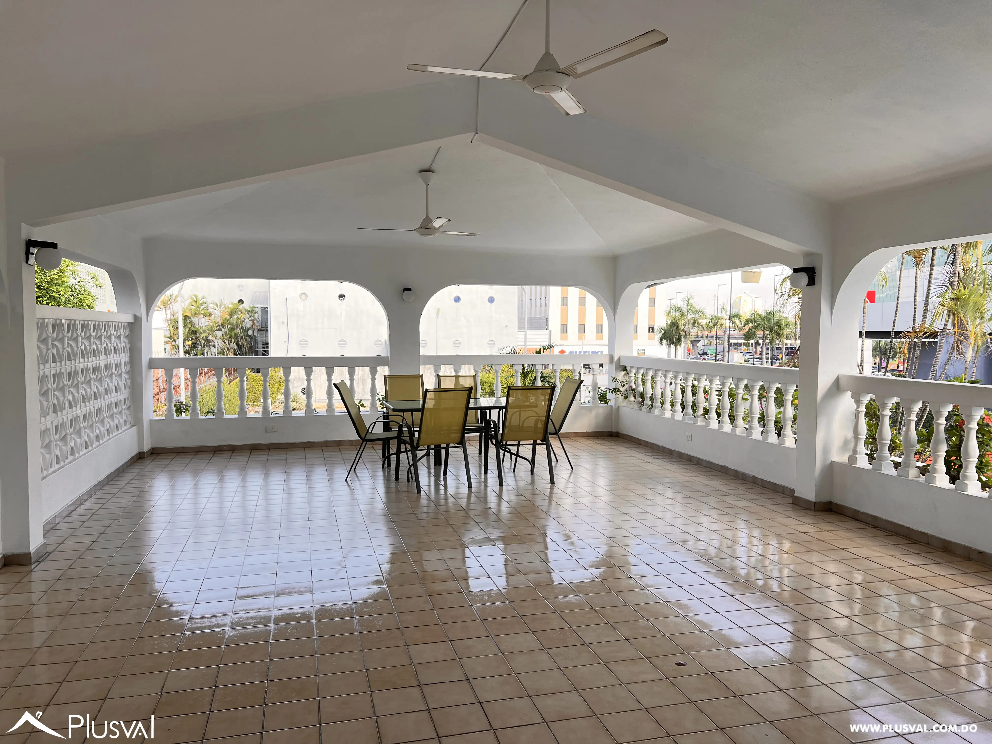 Apartamento muy amplio en Paraíso en Alquiler frente a Agora Mall 512017