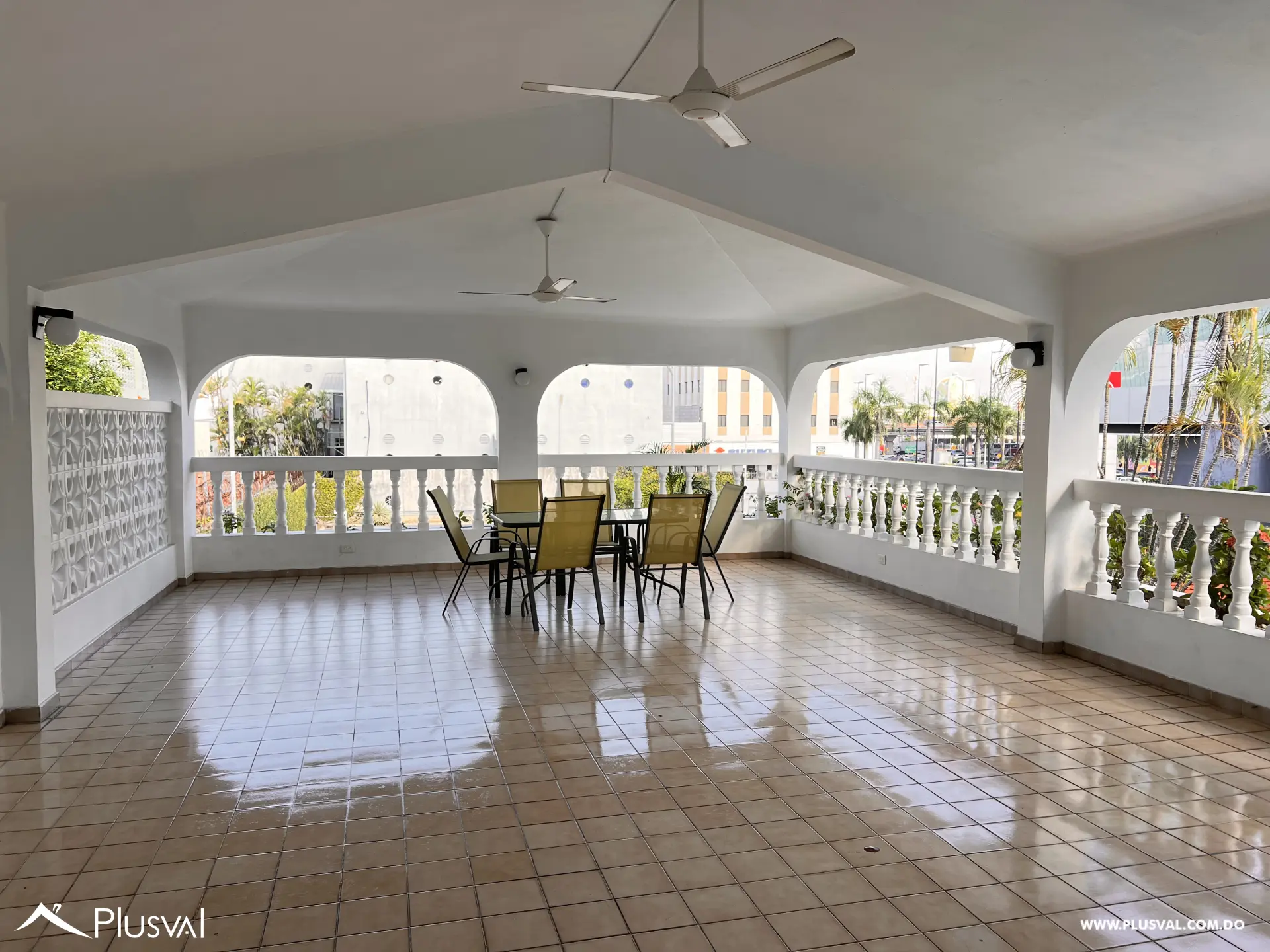 Apartamento muy amplio en Paraíso en Alquiler frente a Agora Mall 512017