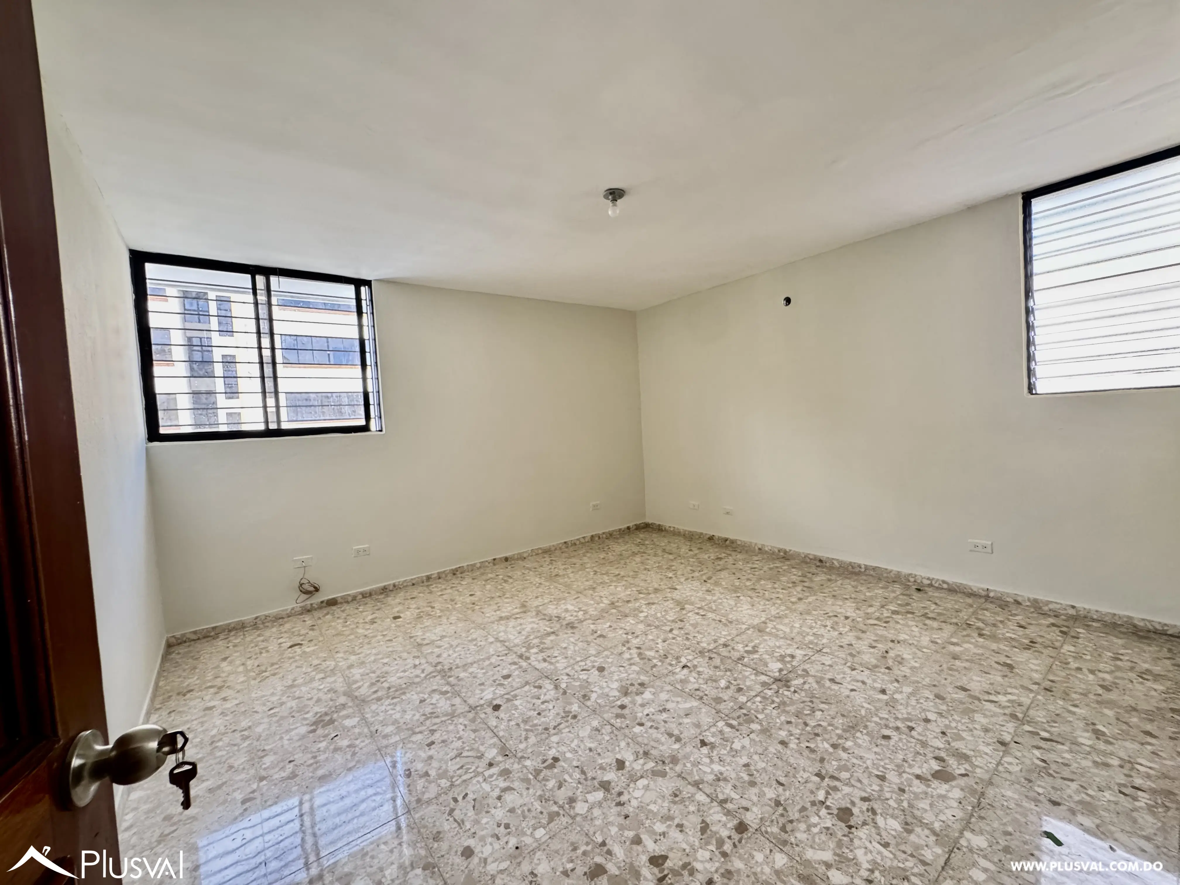 Alquilo Amplio Apto Clásico en Naco 494305