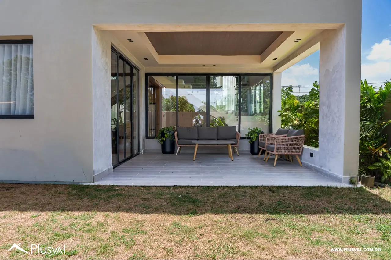 Casa de Dos Niveles  Amueblada en Venta en Gurabo 523022