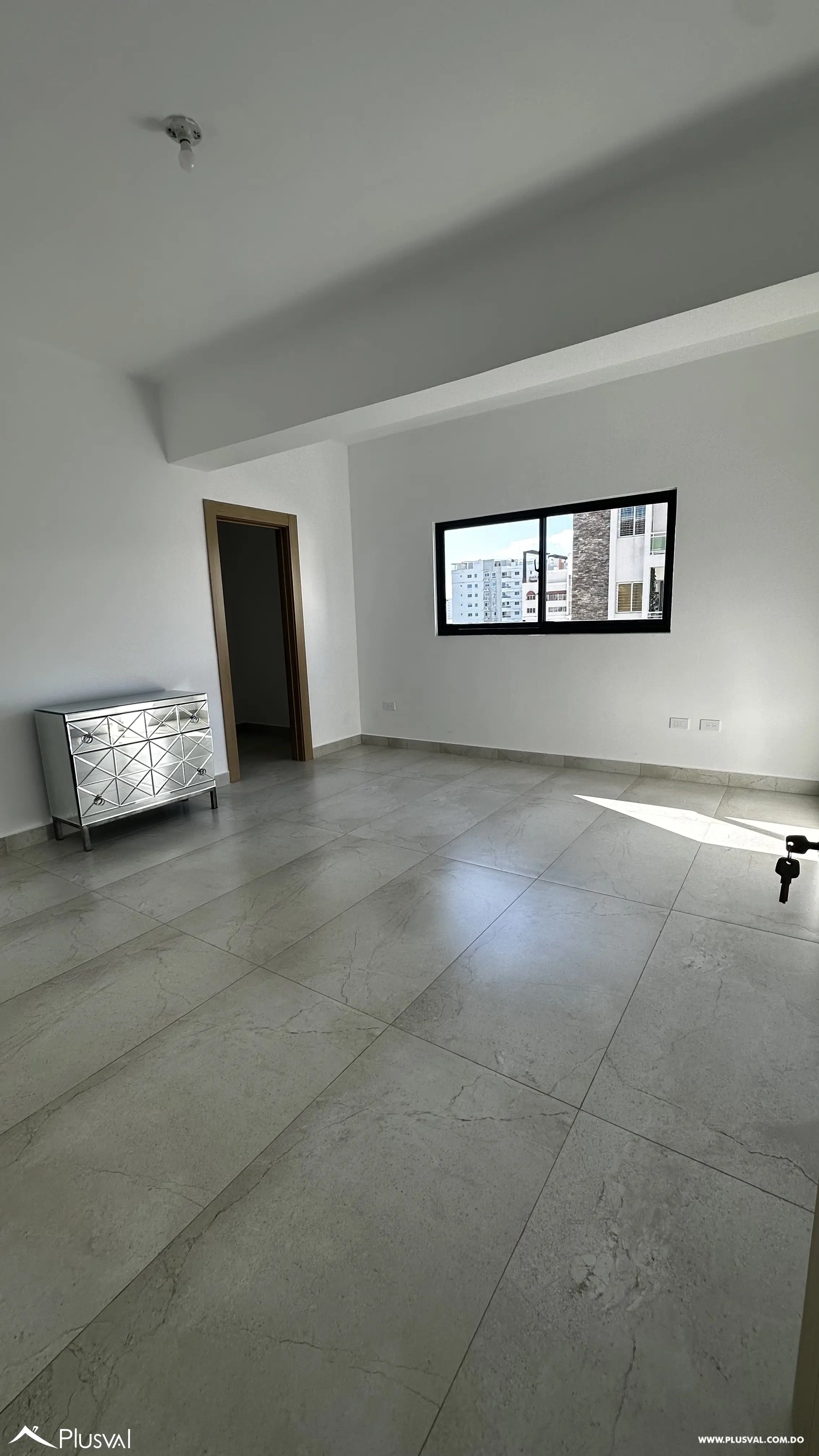 Apartamento en alquiler de 2 habitaciones en Evaristo Morales 498842