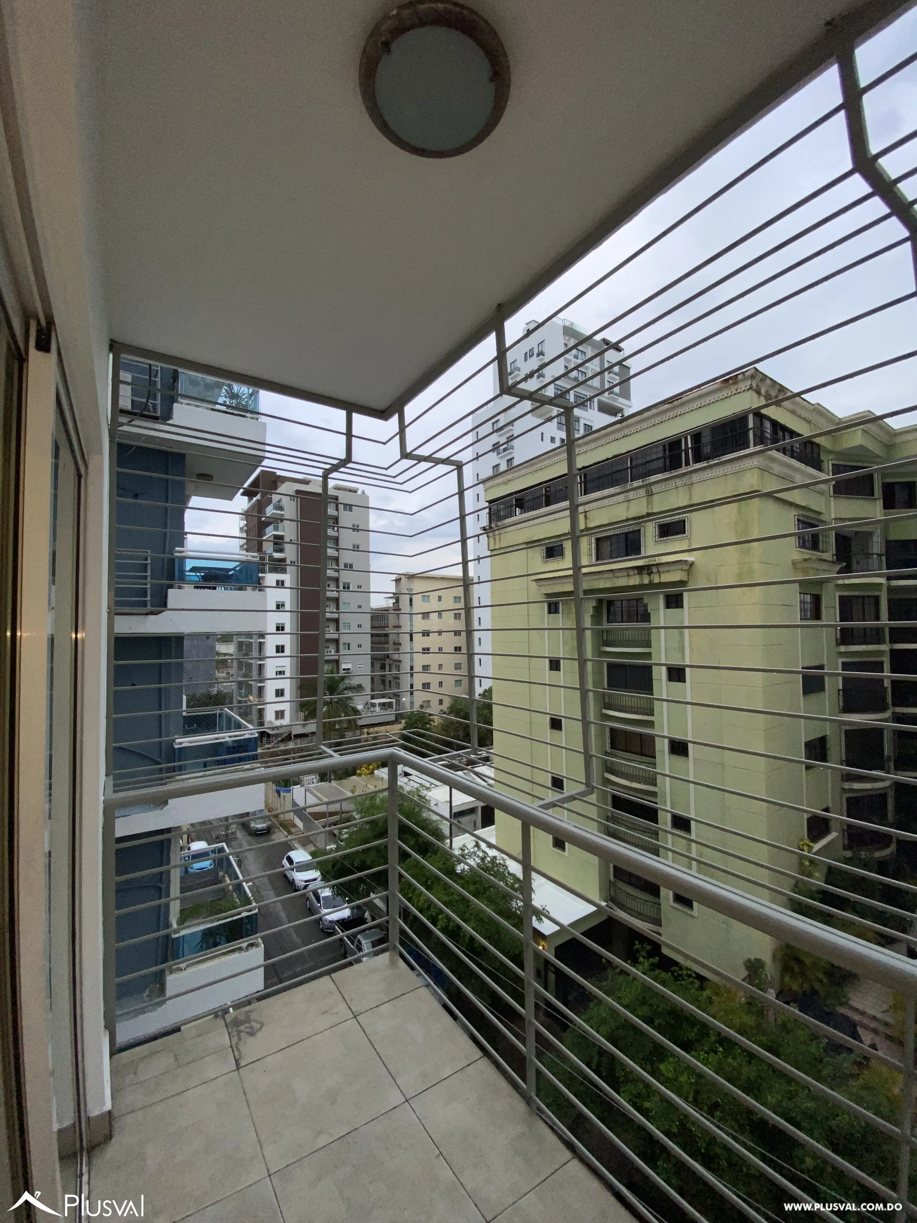 Se alquila amplio apartamento en Serralles. 469172