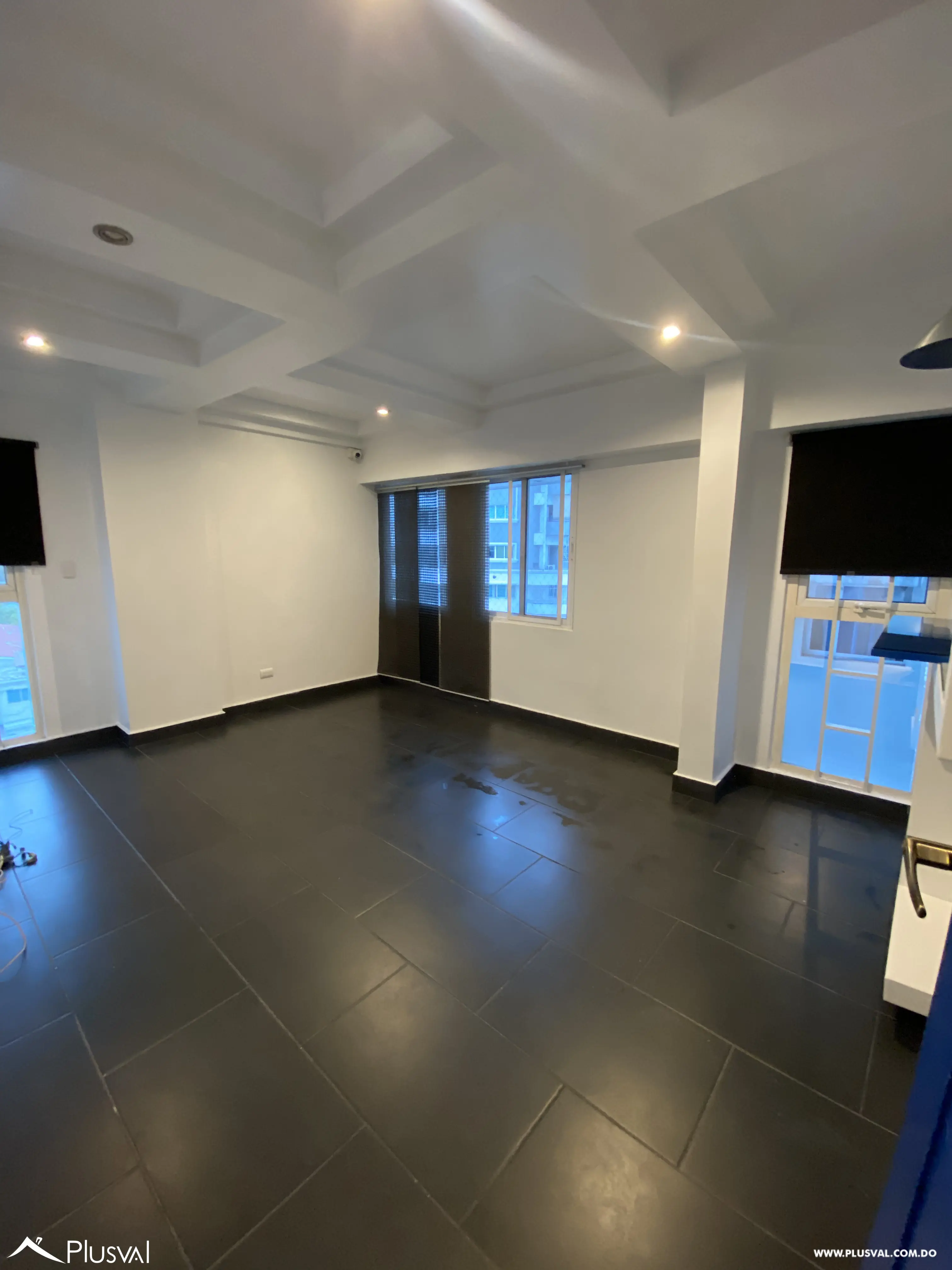 Se alquila amplio apartamento en Serralles. 469178