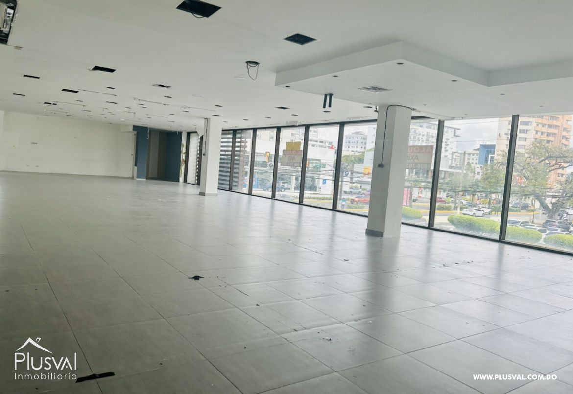 Alquiler de Local en Plaza Comercial en lo Mejor de Piantinii 302449