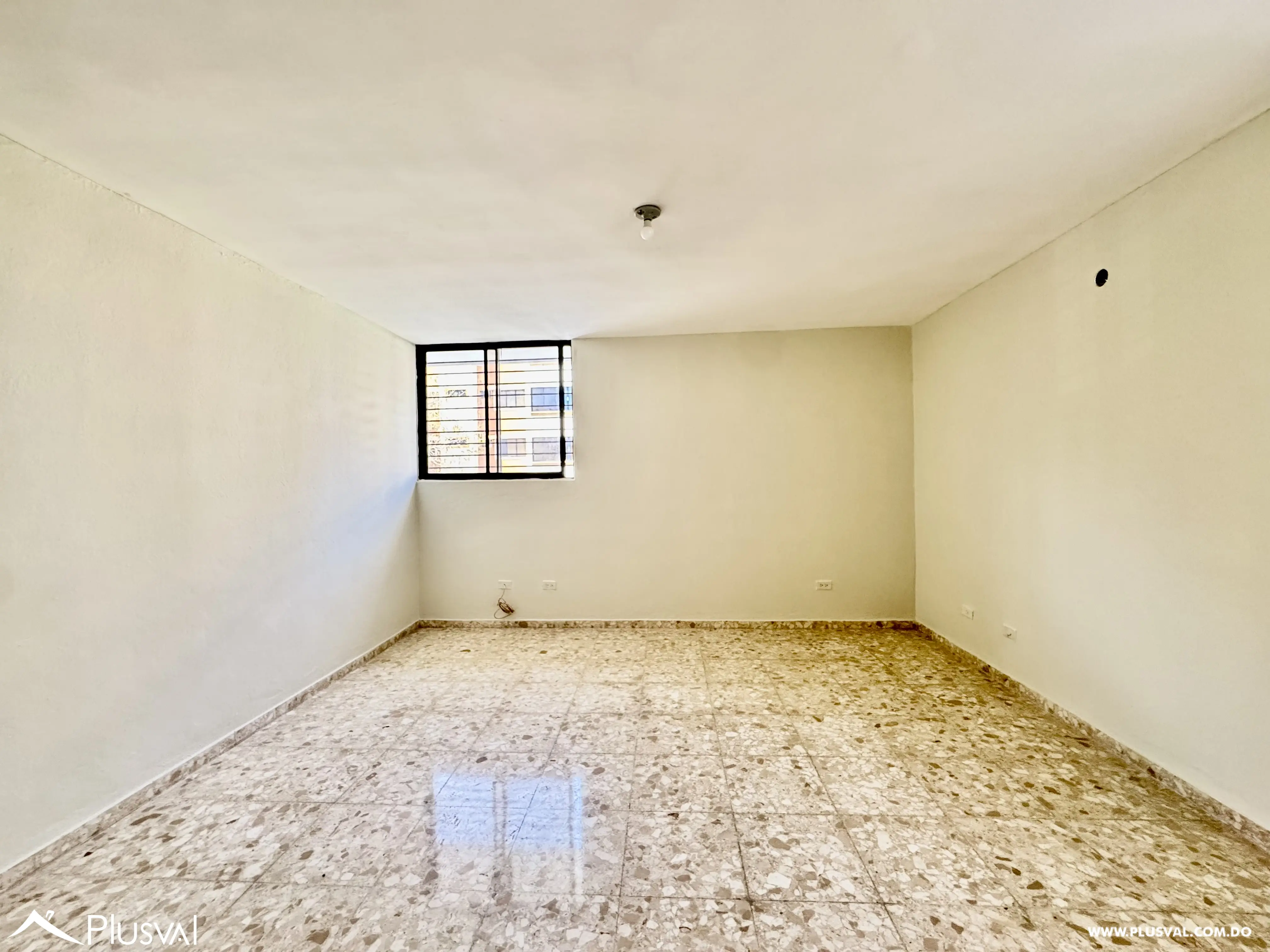 Alquilo Amplio Apto Clásico en Naco 494306