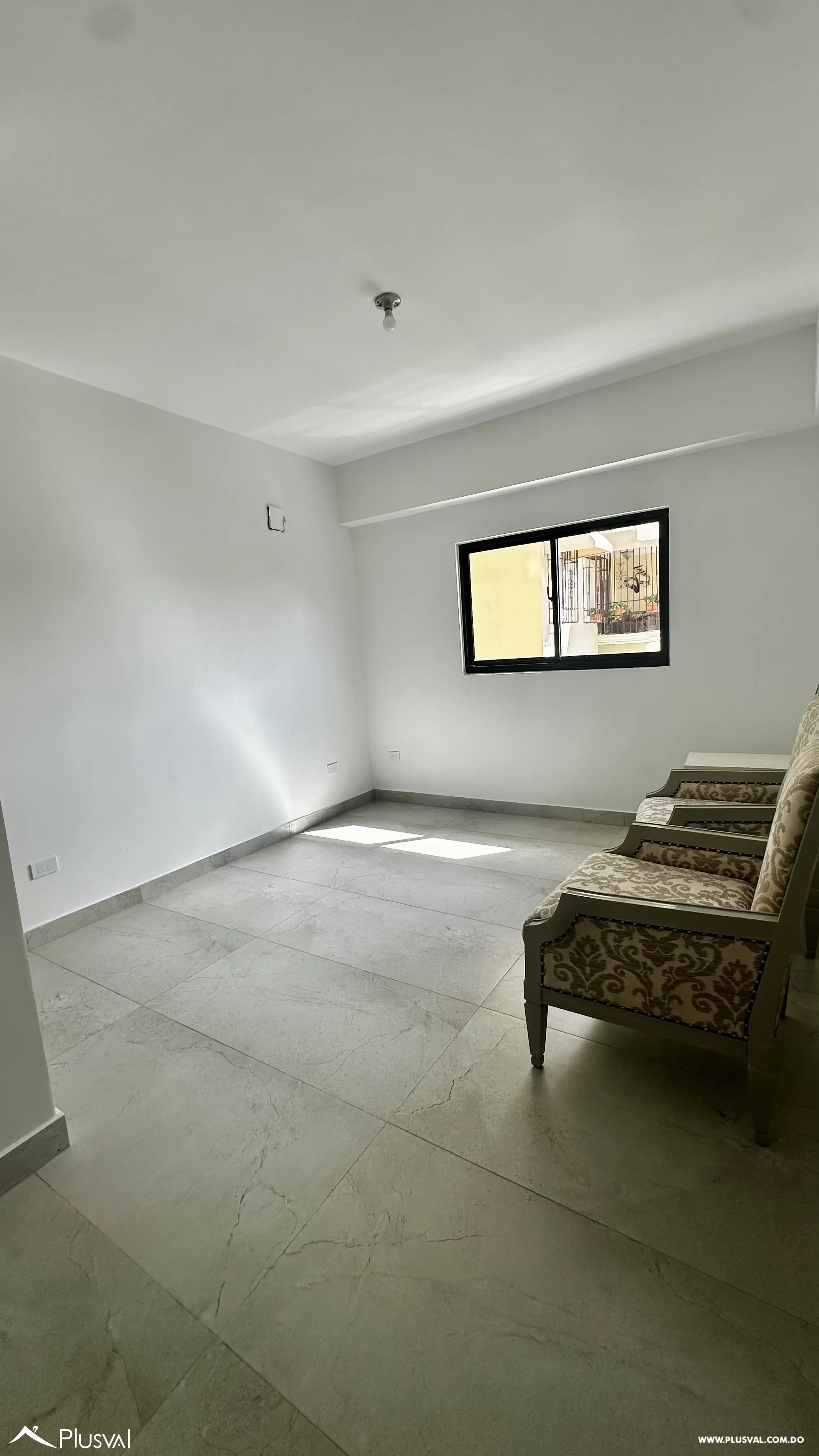 Apartamento en alquiler de 2 habitaciones en Evaristo Morales 497215